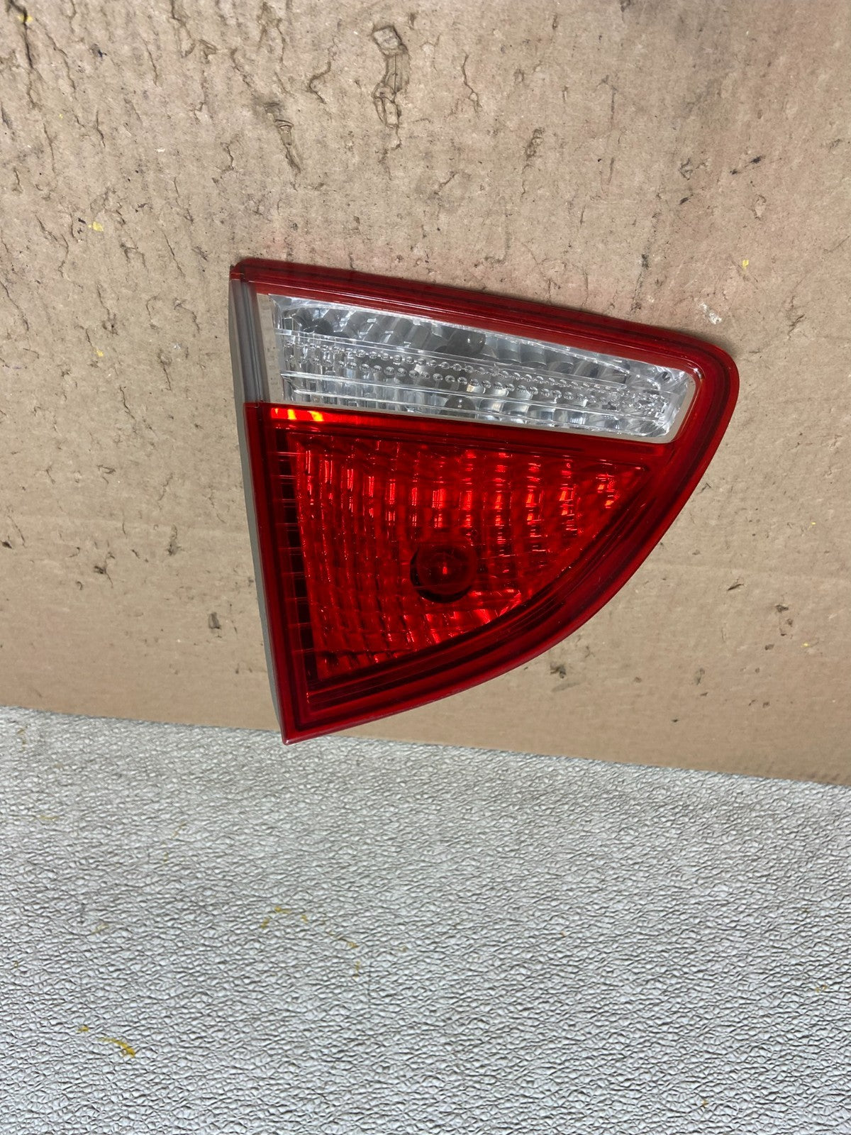 2007 to 2012 Hyundai Veracruz Inner Tail Light Left Driver Side OEM Y3020 DW0
