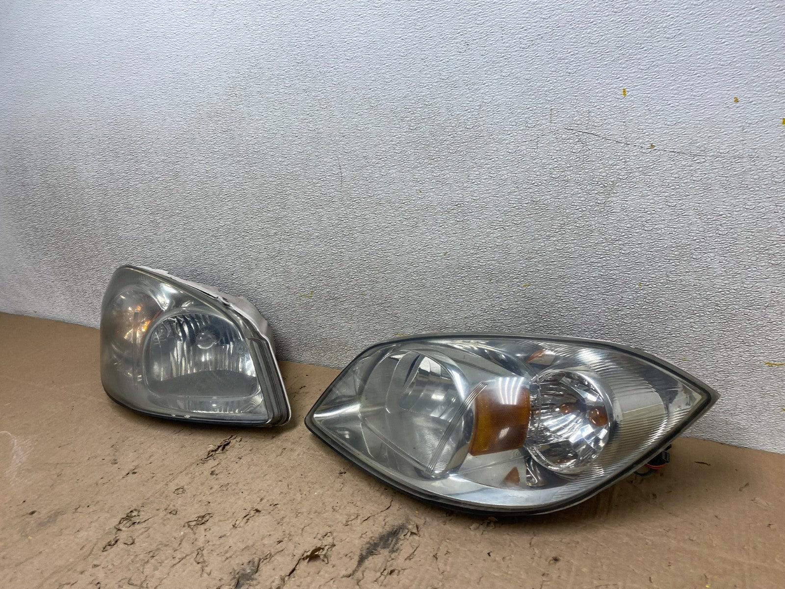 2005 - 2010 Chevrolet Cobalt Sedan Left+Right Headlights W3712 DW1