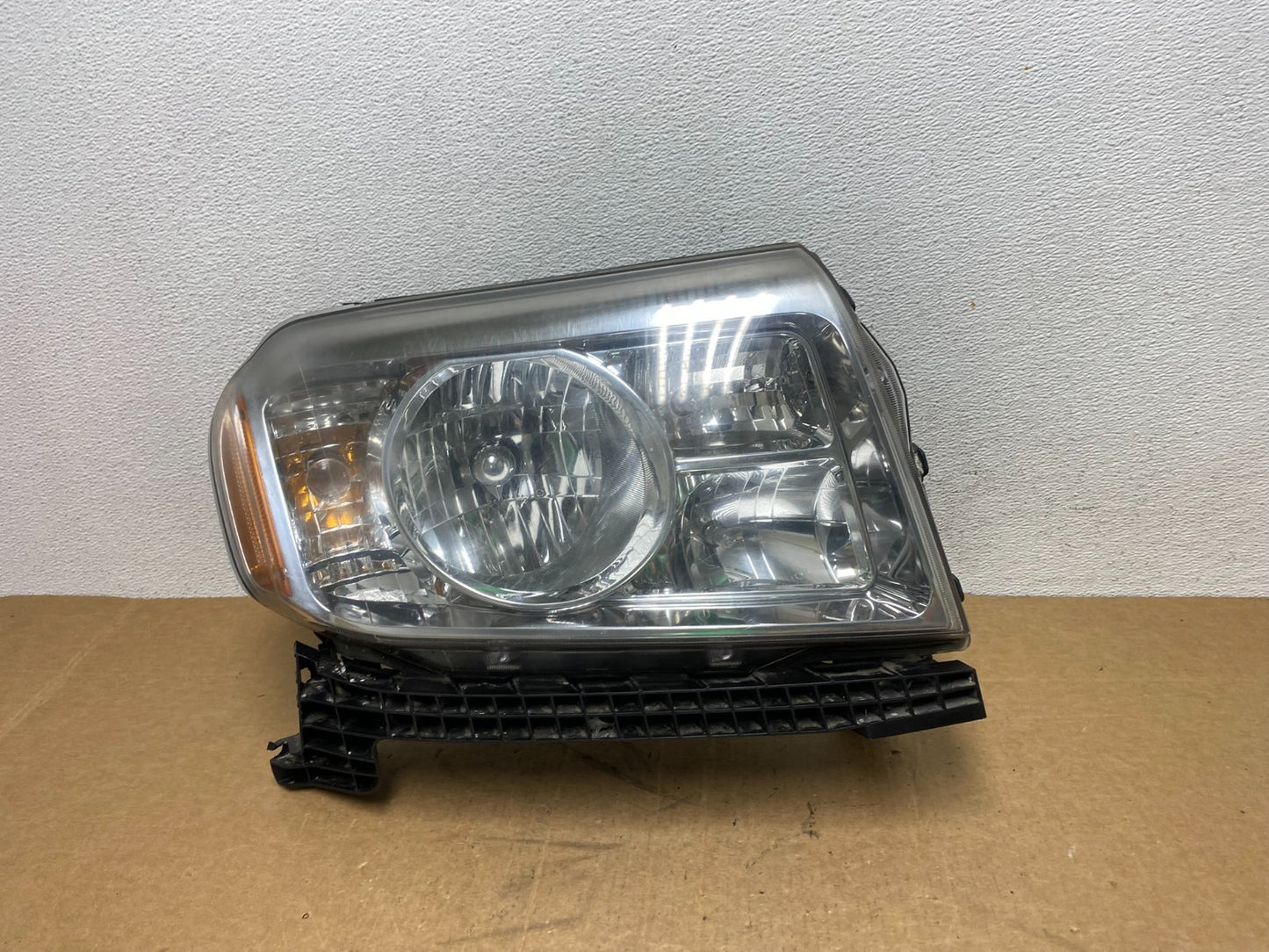 2009 2010 2011 Honda Pilot Right Passenger RH Halogen Headlight AD6251 DW0