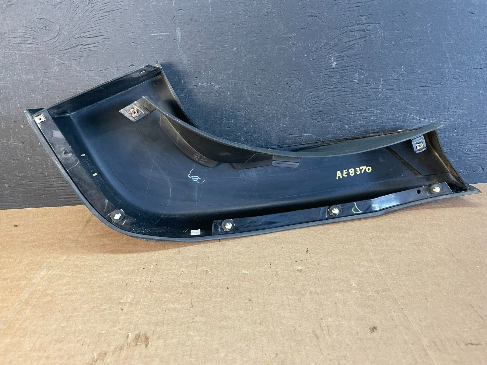 2006 to 2010 Hummer H3 Rear Right Flare Door Molding Trim AE8370 DG3