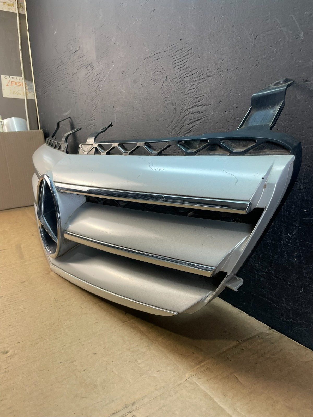 2006-2008 Mercedes W251 R-Class R350 R500 Front Upper Grill Grille AC5129 DG1