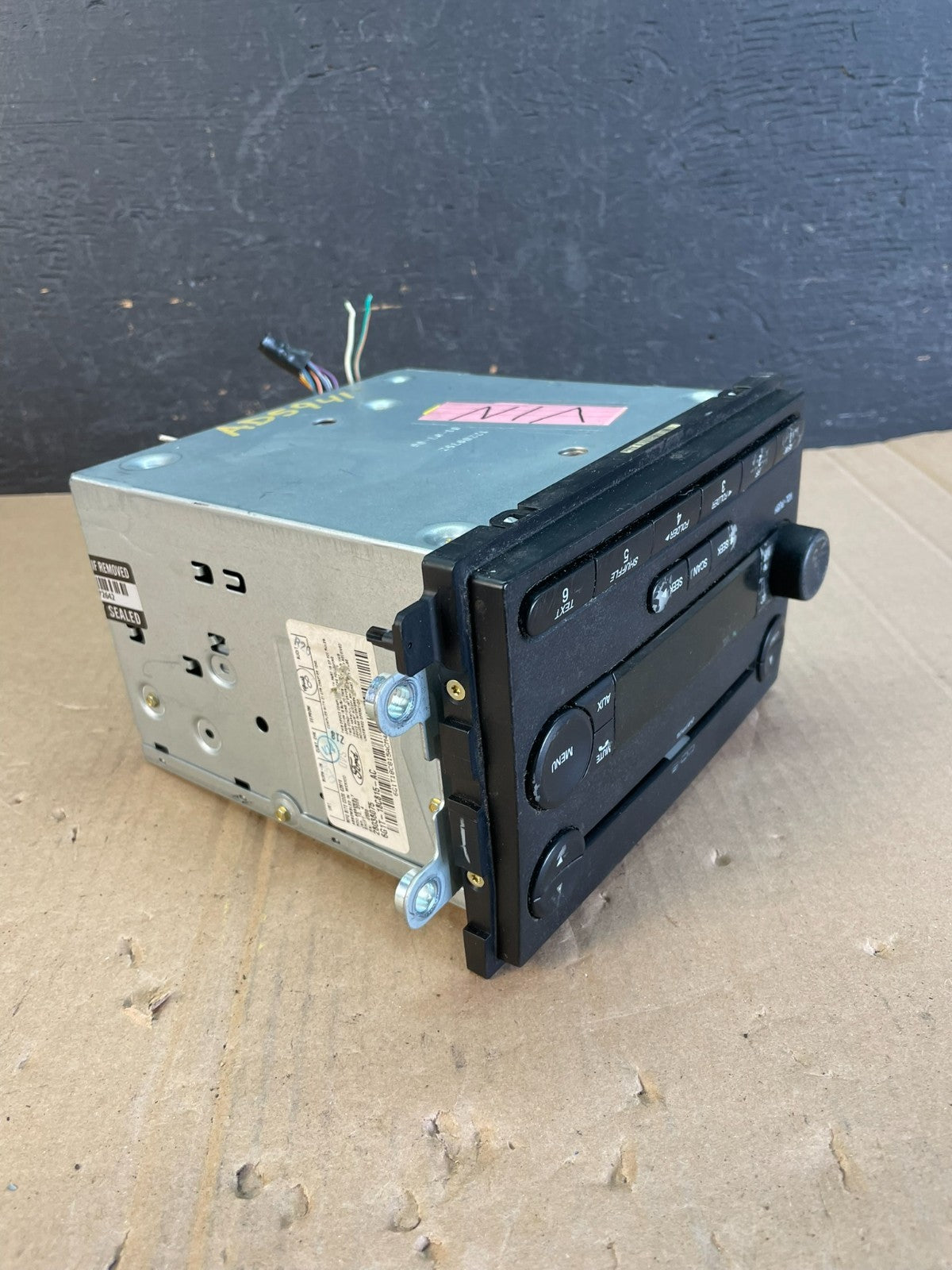 2005 to 2007 Ford Five Hundred Montego Radio CD Player AD5941 DG0