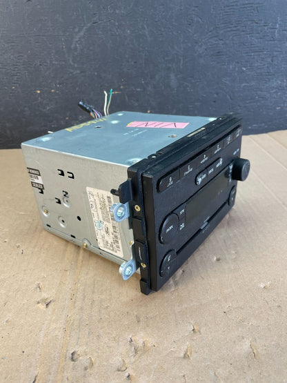 2005 to 2007 Ford Five Hundred Montego Radio CD Player AD5941 DG0