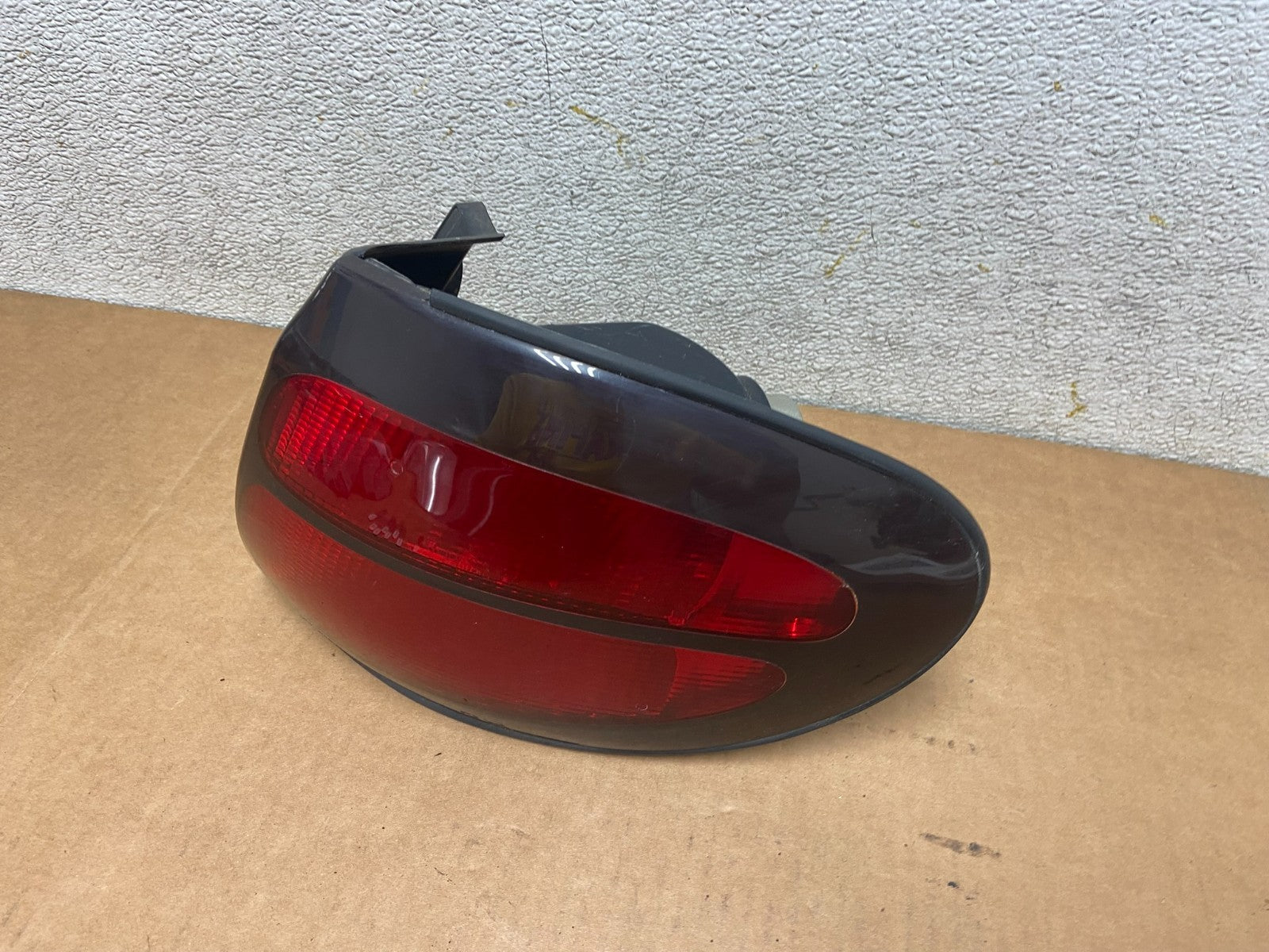 1998 to 1999 Ford Taurus Wagon Right Passenger RH Side Tail Light OEM R3386 DW1