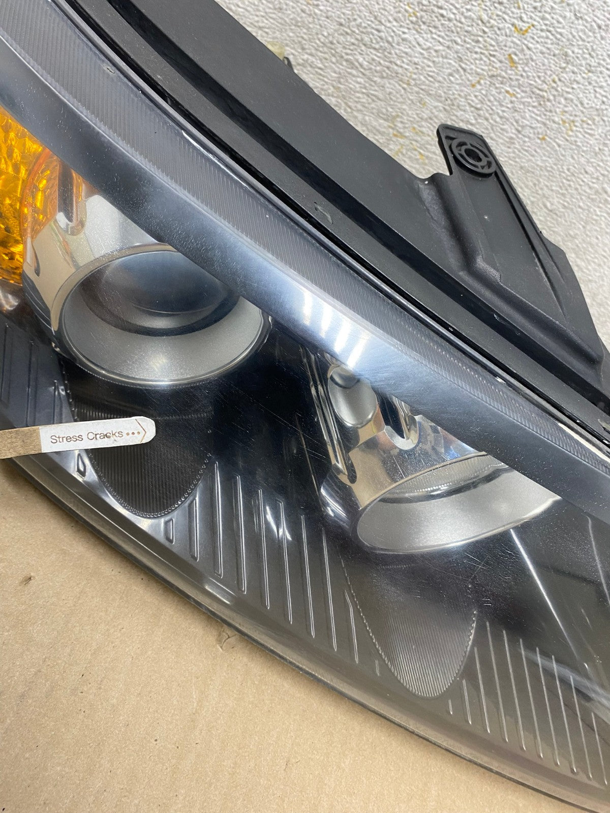 2011 to 2013 Kia Sorento Right Passenger RH Side Headlight Halogen AI1408 LK3