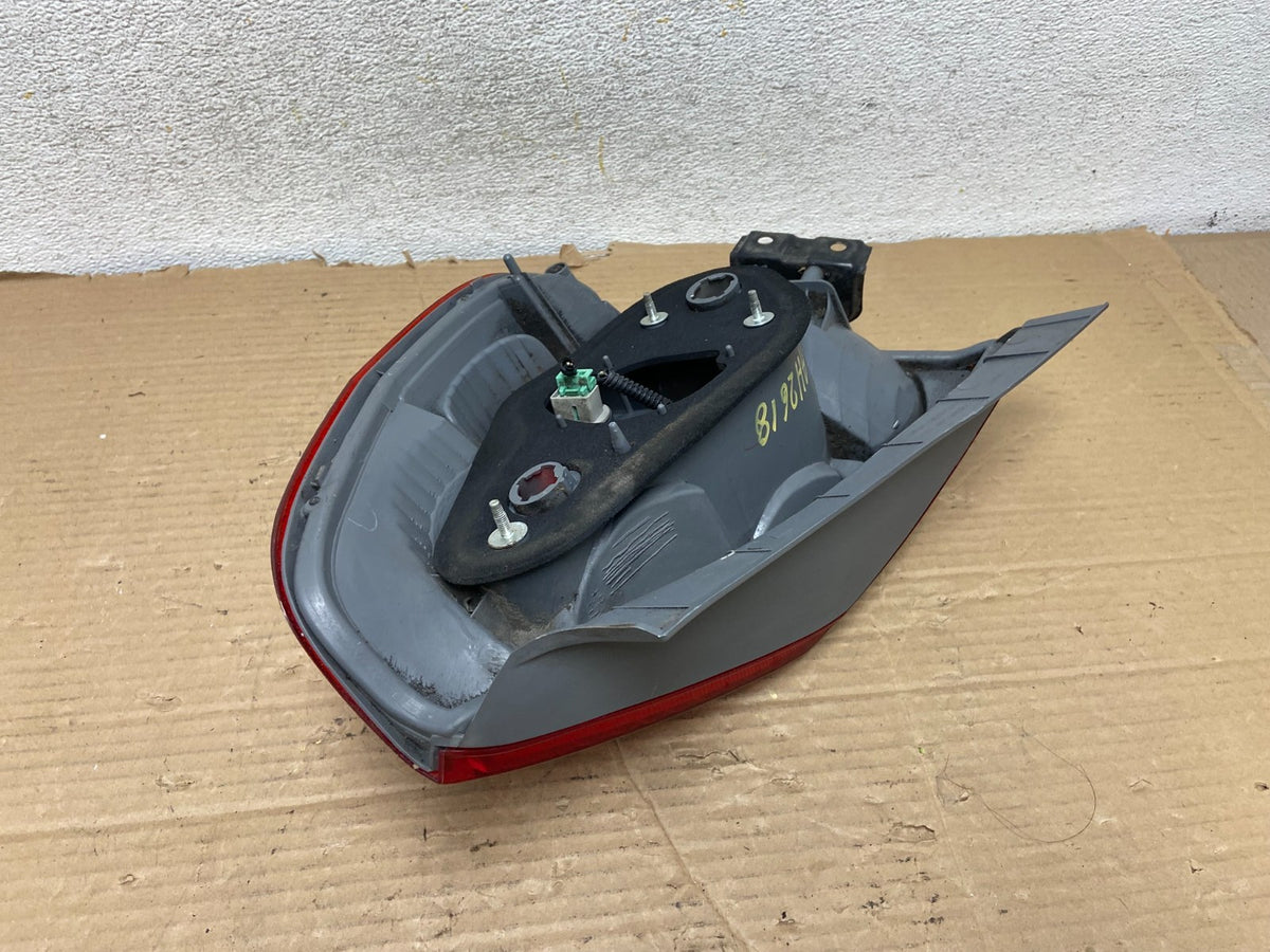 2007 to 2008 Honda Fit Left Driver LH Side Tail Light AH2618 DG4