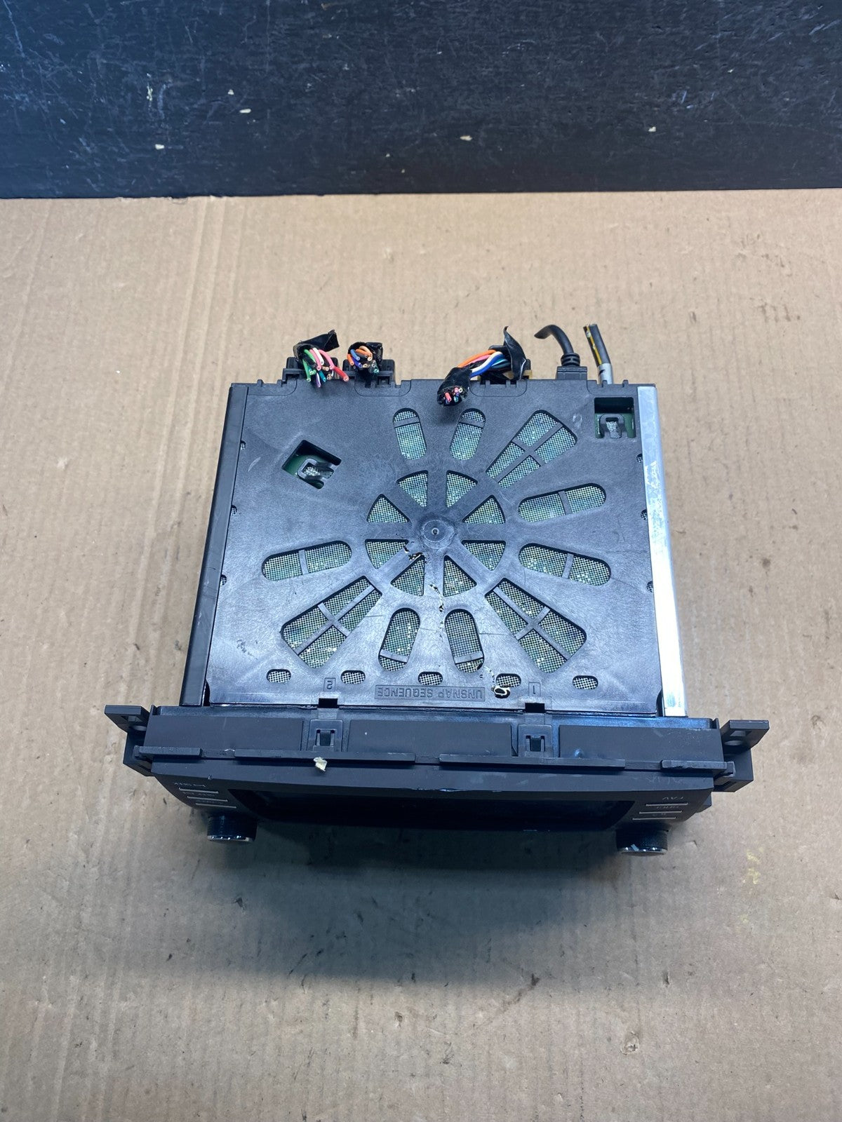 2013 2014 GMC Acadia Radio Display Screen AM/FM AUX AE6379 DW4