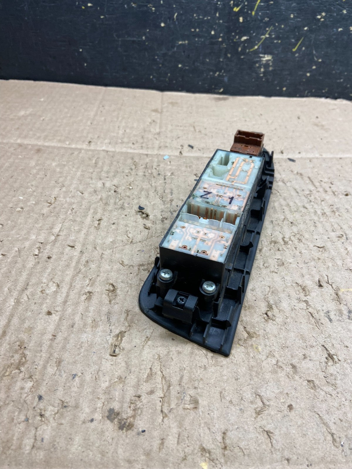 2008  to 2010 Nissan Titan QX56 Master Power Window Switch OEM Y7757 DG4