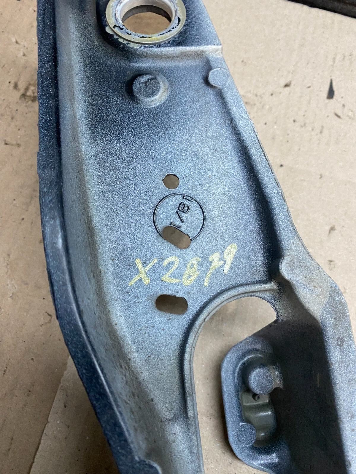 2020 to 2023 Ford Explorer Left Driver LH Upper Tic Bar Oem X2879 DG6