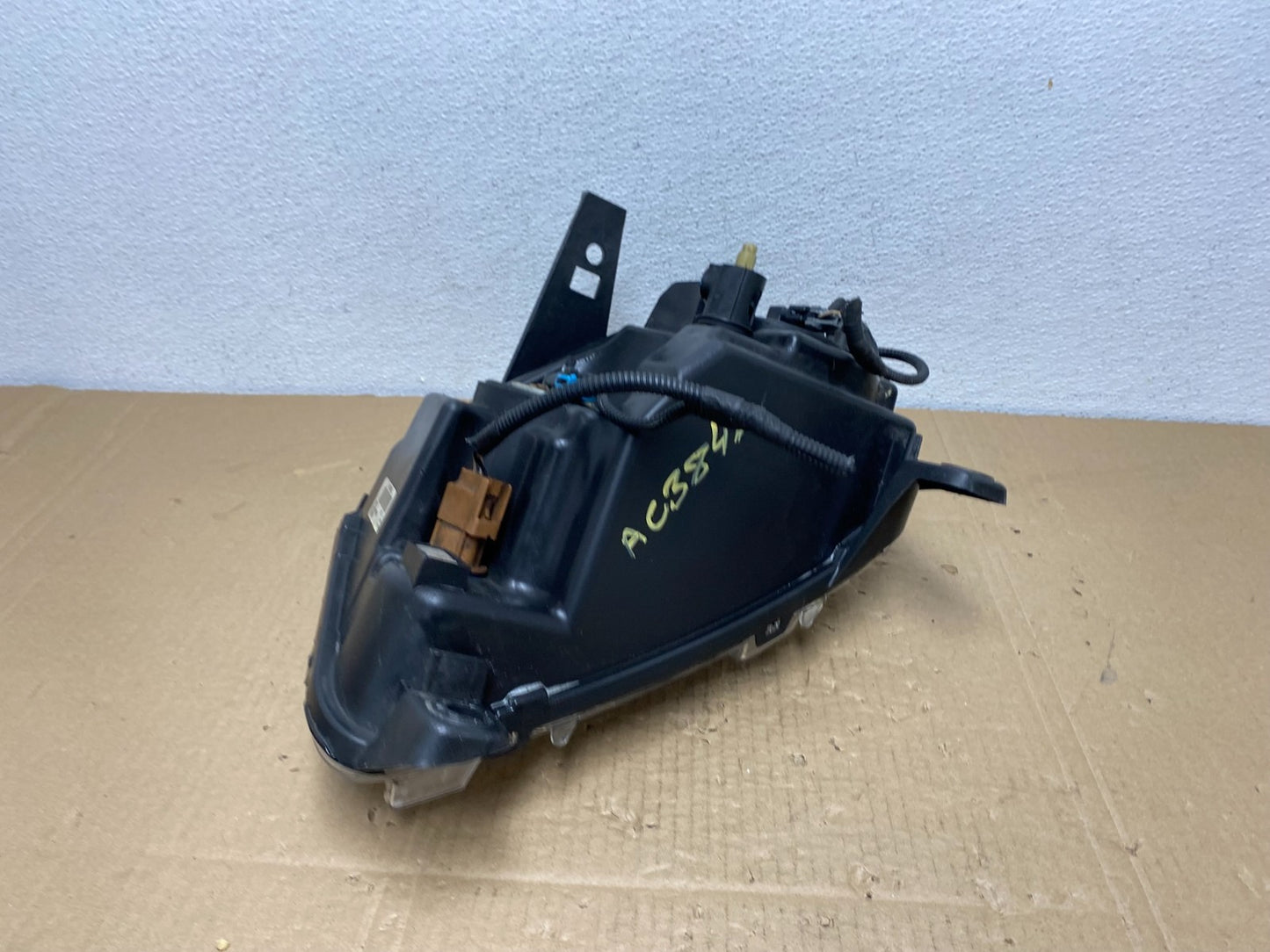 2011-2013 Jeep Grand Cherokee Right Passenger Halogen Headlight AC3842 DW7