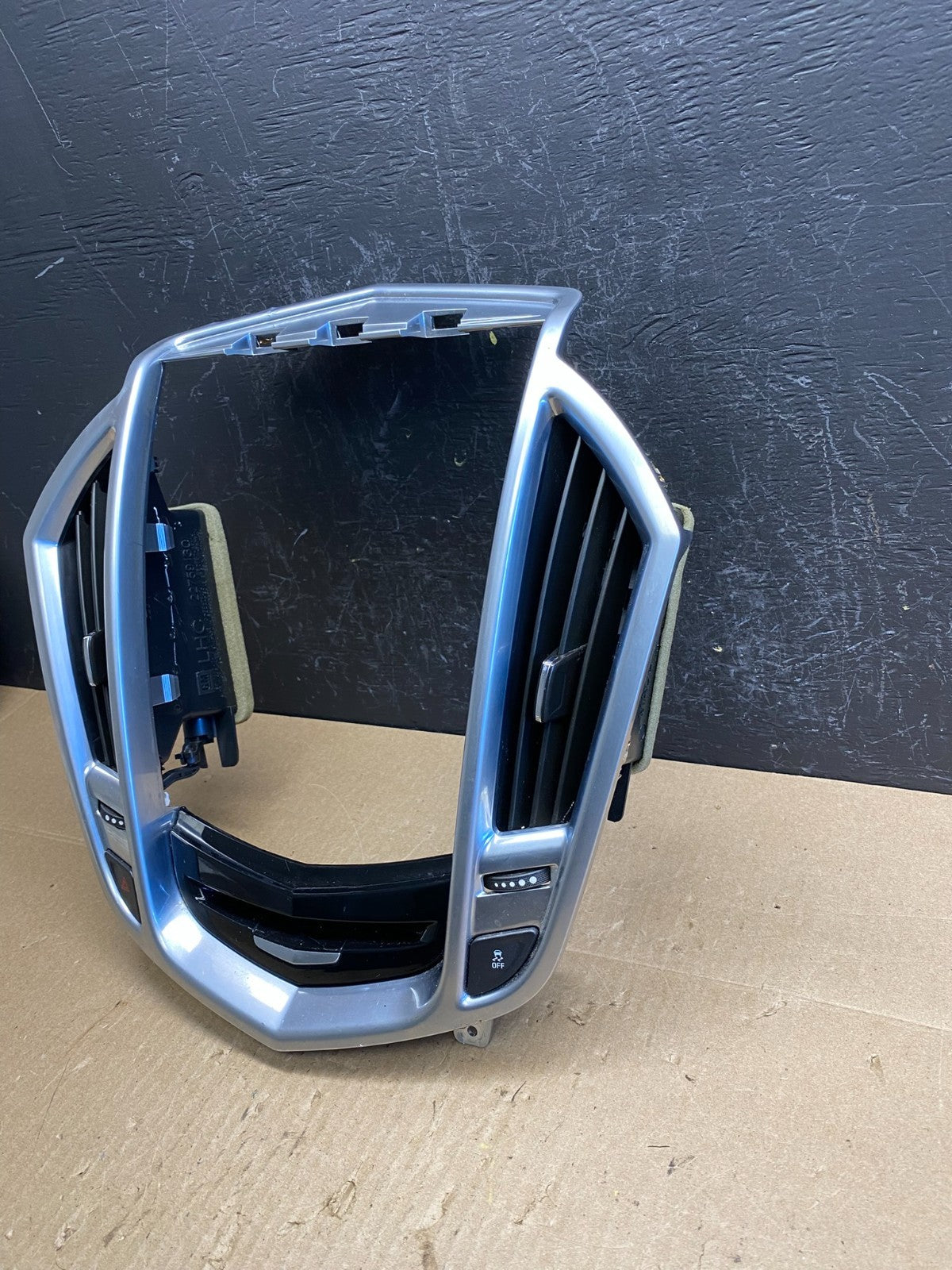 2013-2016 Cadillac SRX Center Dash Radio Trim Bezel with Air Vents OE AC4800 DG1