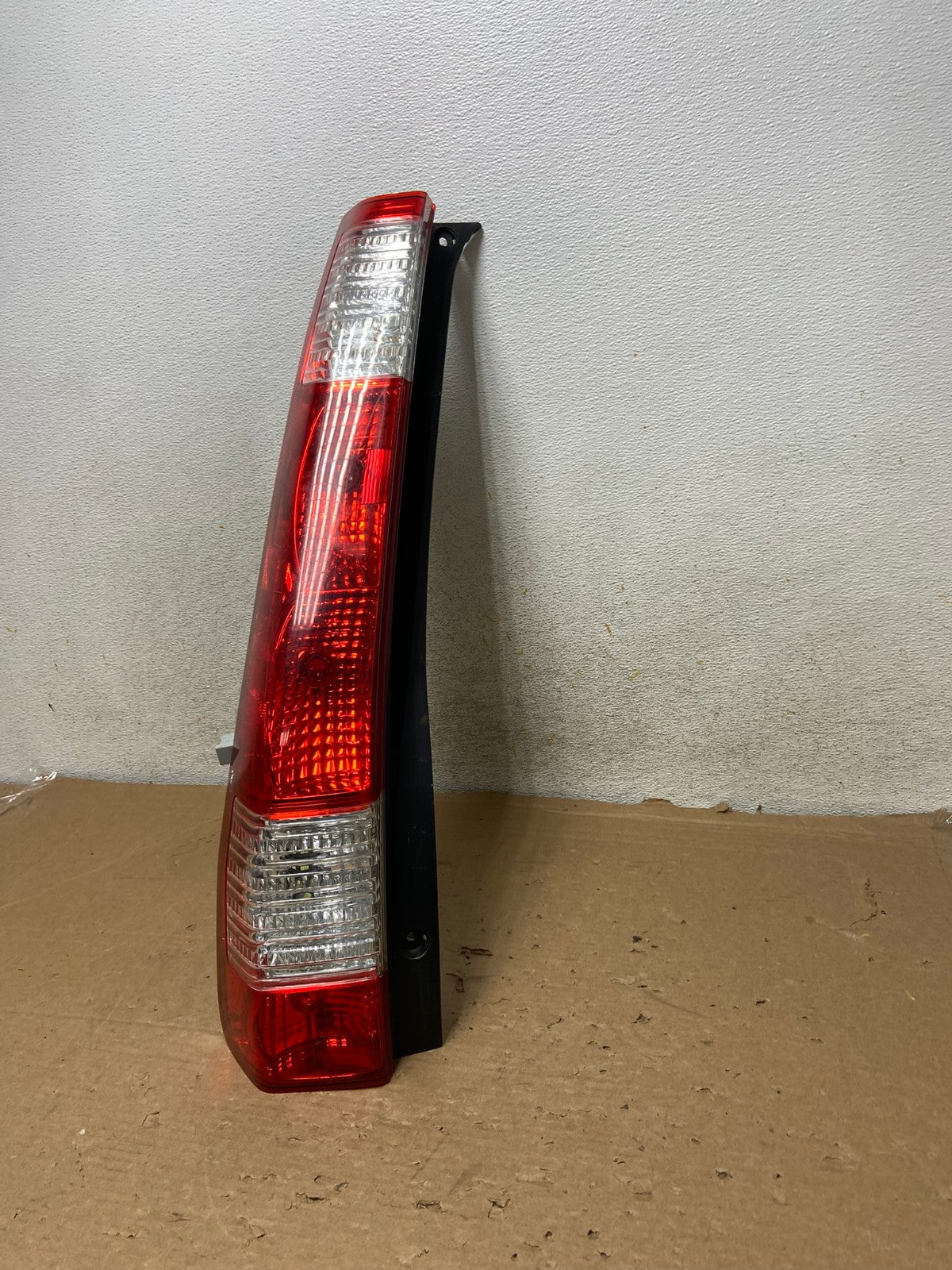 2005 to 2006 Honda Cr-v Crv Left Driver LH Tail Light AH8962 LK2
