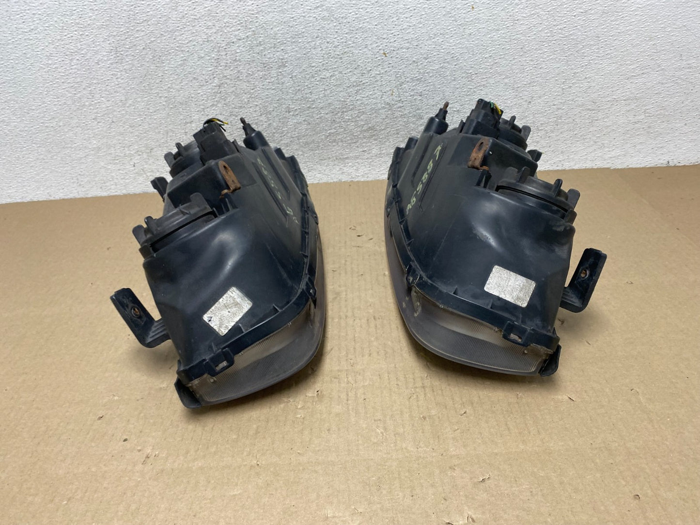 2001 2002 2003 Hyundai Elantra Left+Right Side Set Halogen Headlights AG5887 DW9