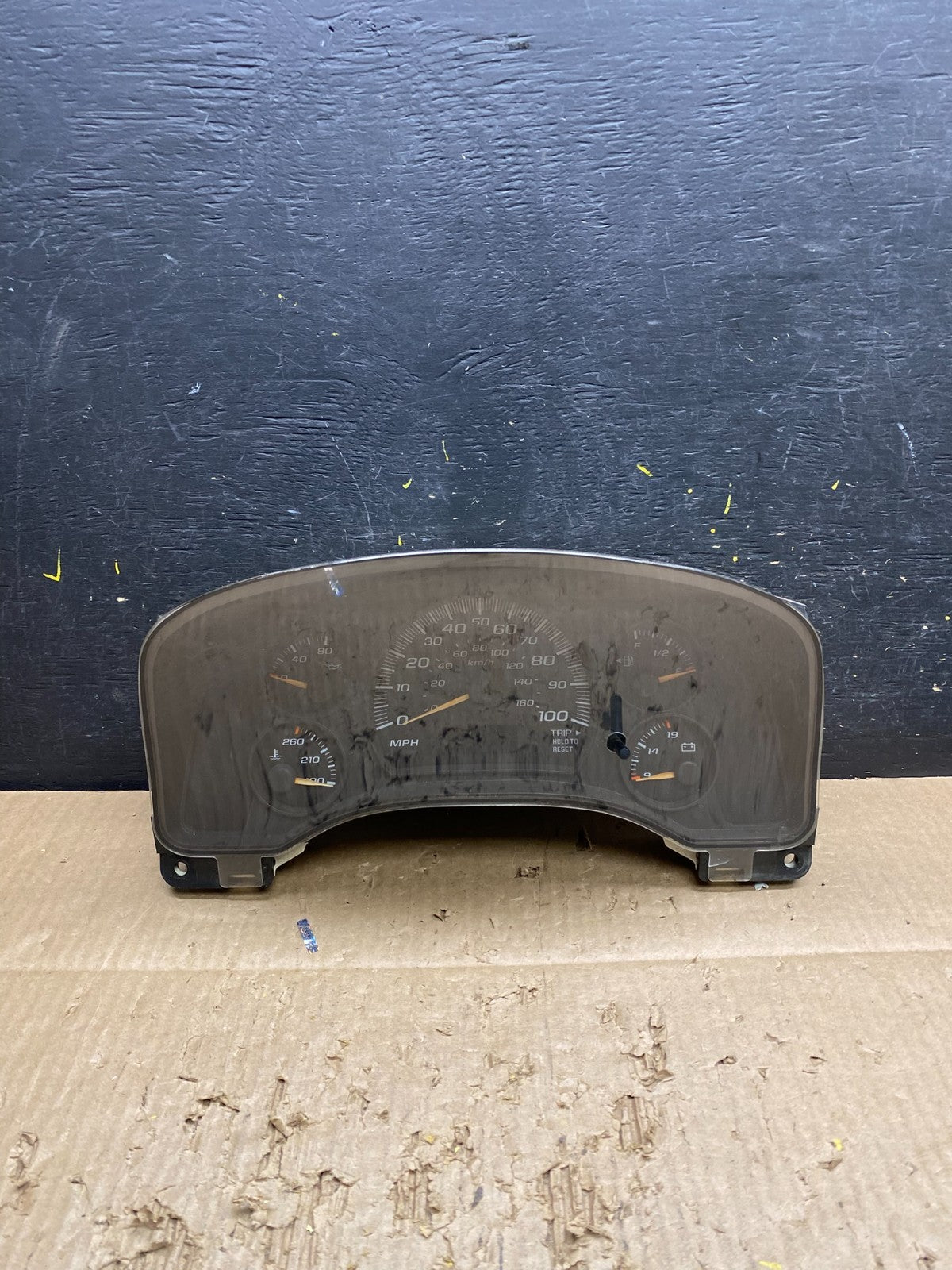 2004 to 2007 Chevrolet Express Speedometer Cluster Gauge OEM  V7358 DG0