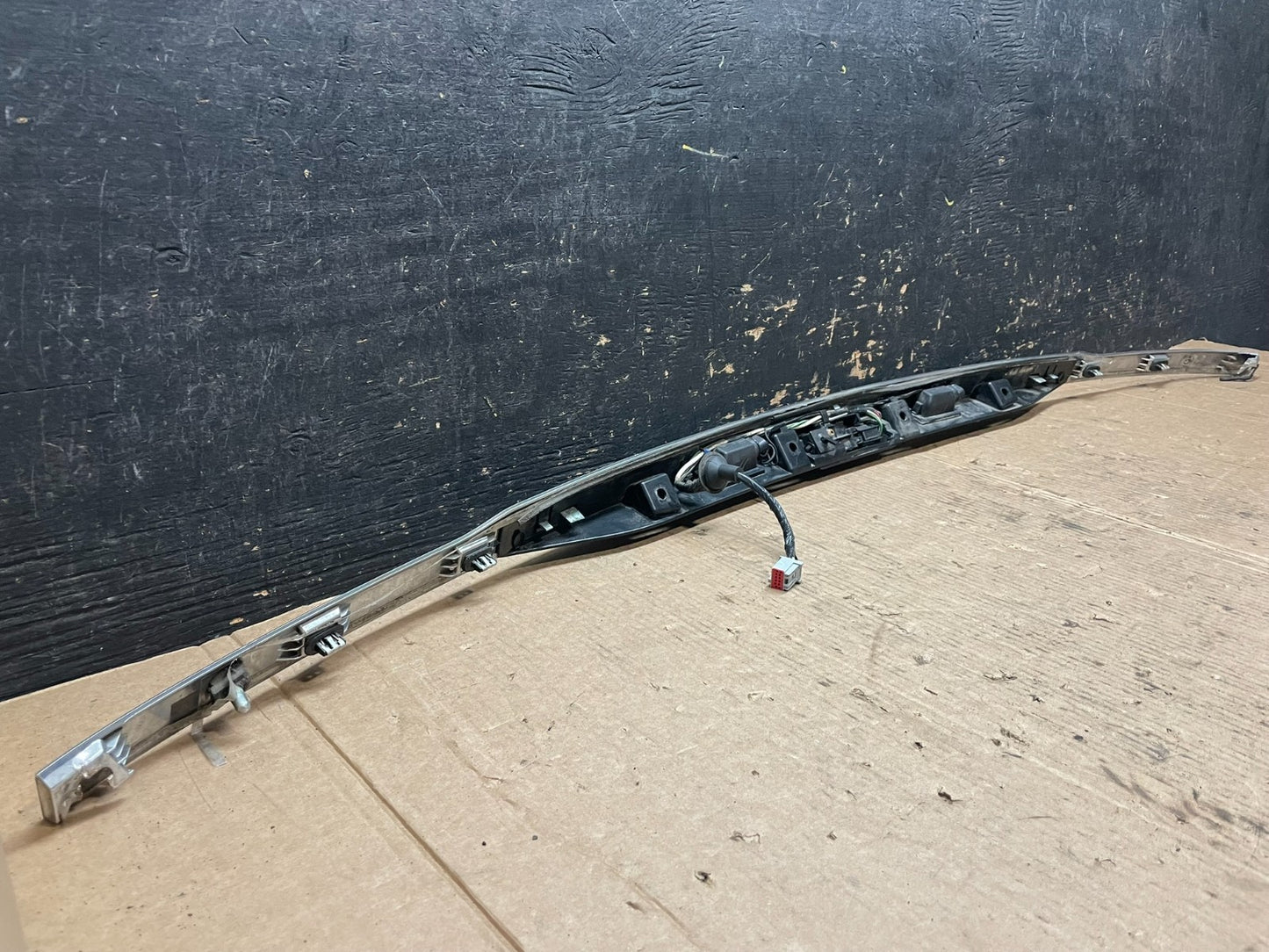 2011 to 2014 Ford Explorer Rear Tailgate Gate Trim Molding With Camera z6073 DG6