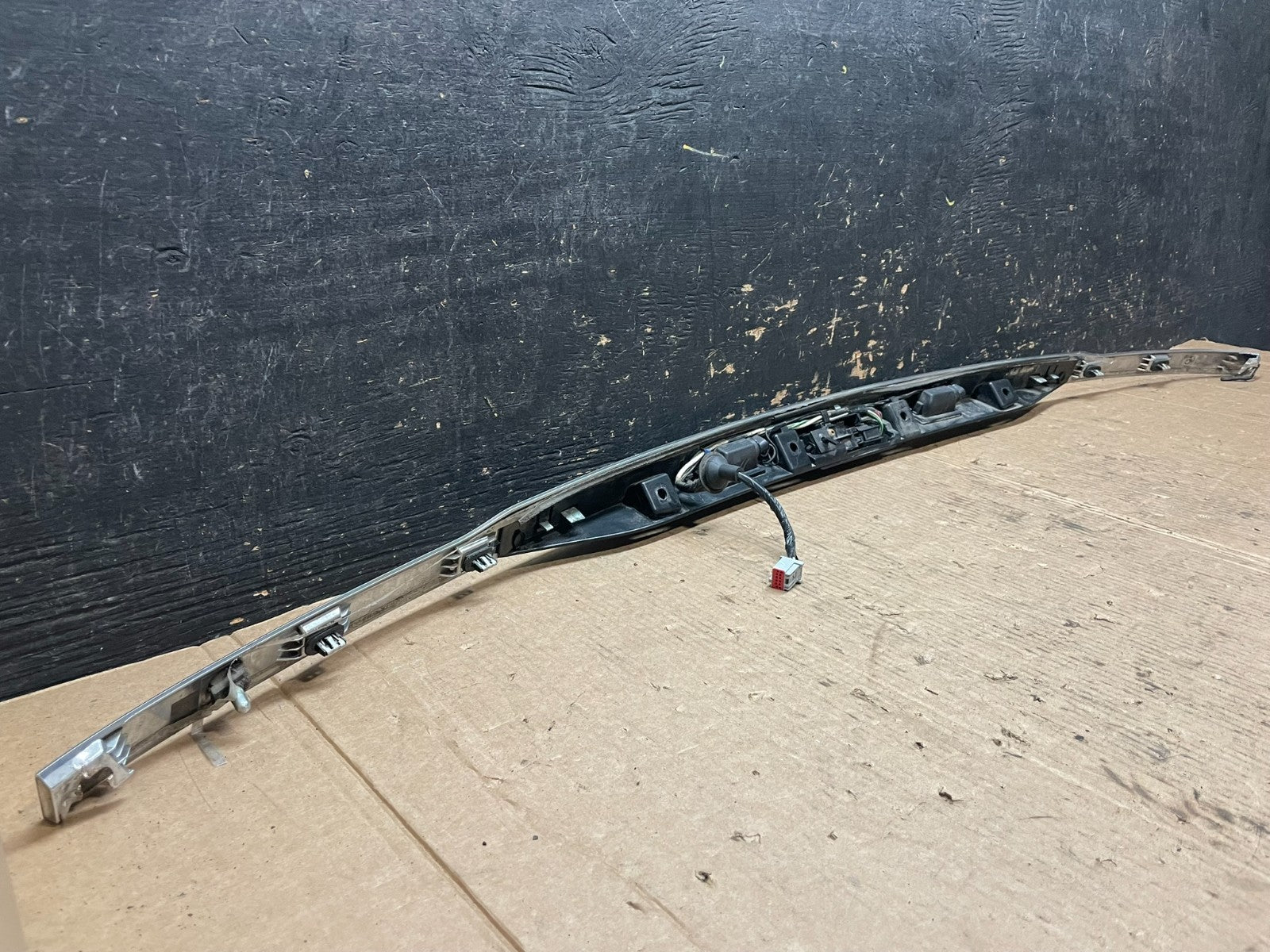2011 to 2014 Ford Explorer Rear Tailgate Gate Trim Molding With Camera z6073 DG6