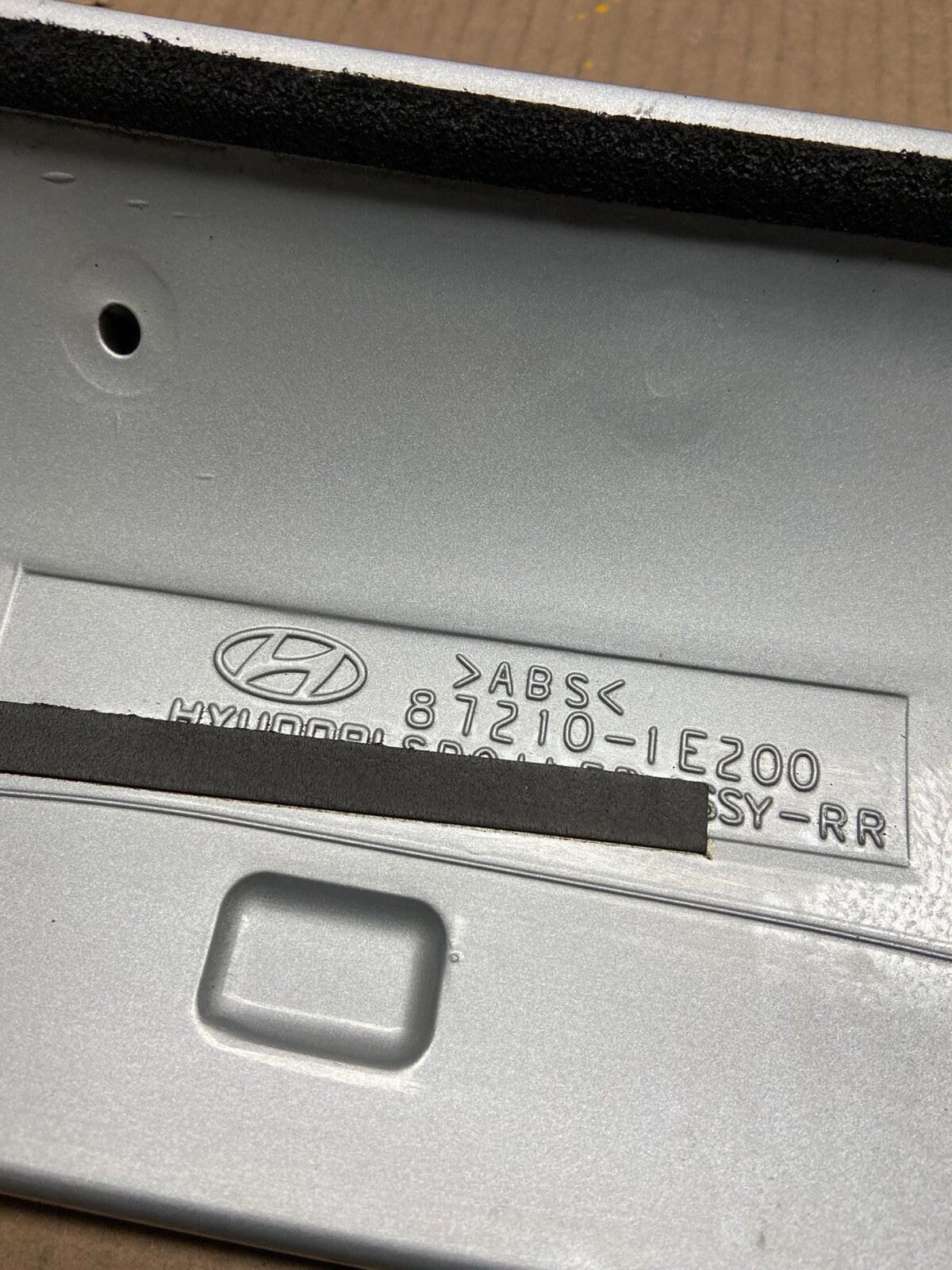 2005 to 2011 Hyundai Accent Trunk Lid Hatch 3rd Brake Light Spoiler H6573 DG19