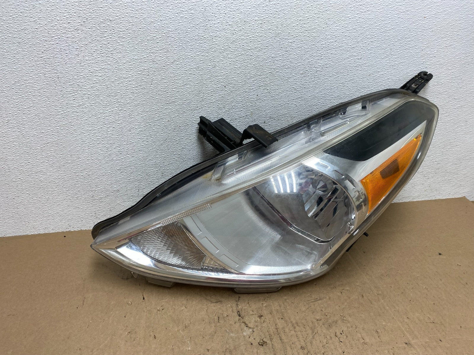 2015 to 2019 Nissan Versa Headlight Left Driver Lh Side AE6506 DW2