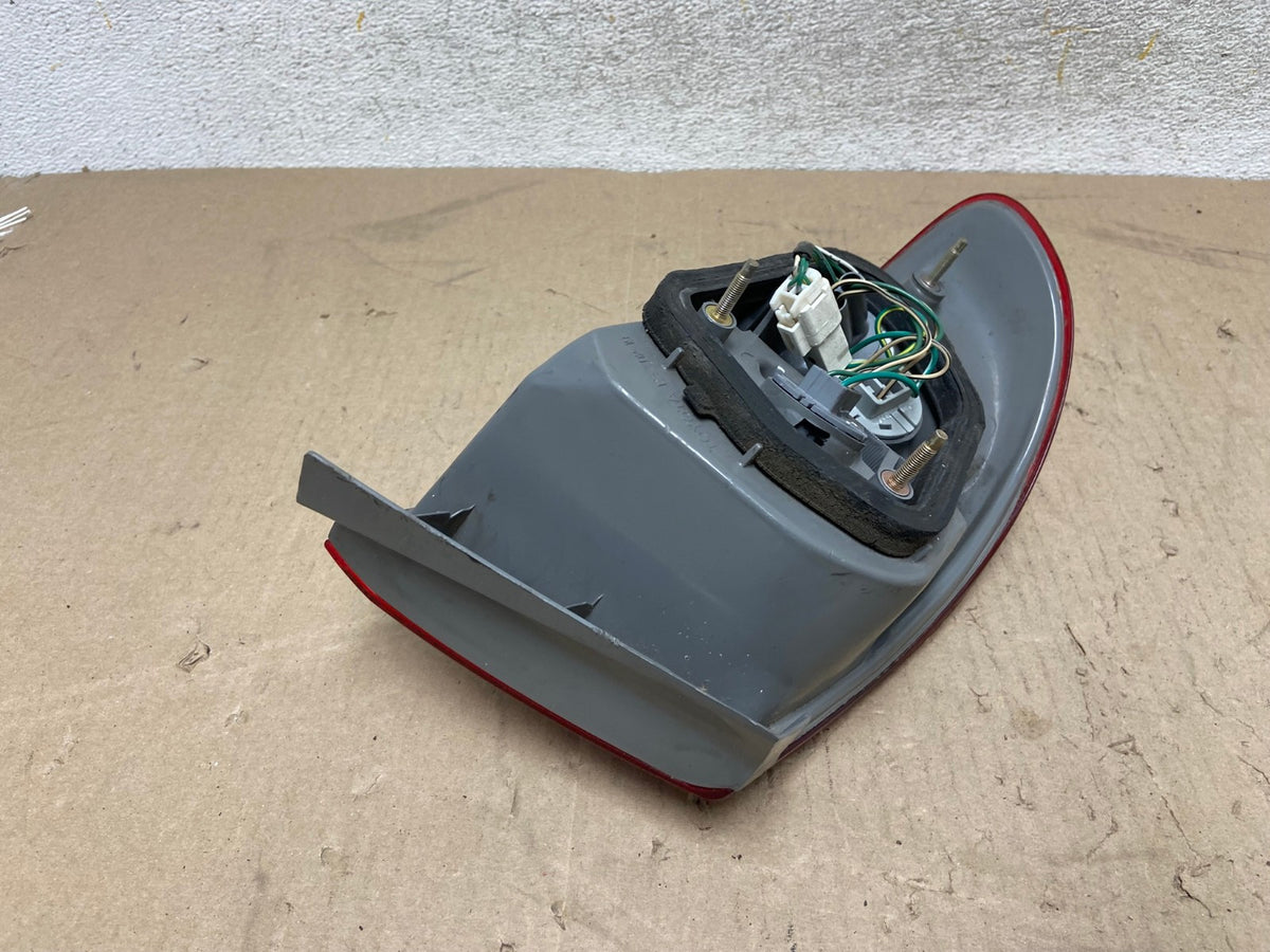 1998 1999 2000 Toyota Corolla Right Passenger Side Tail light AH7646 LK4
