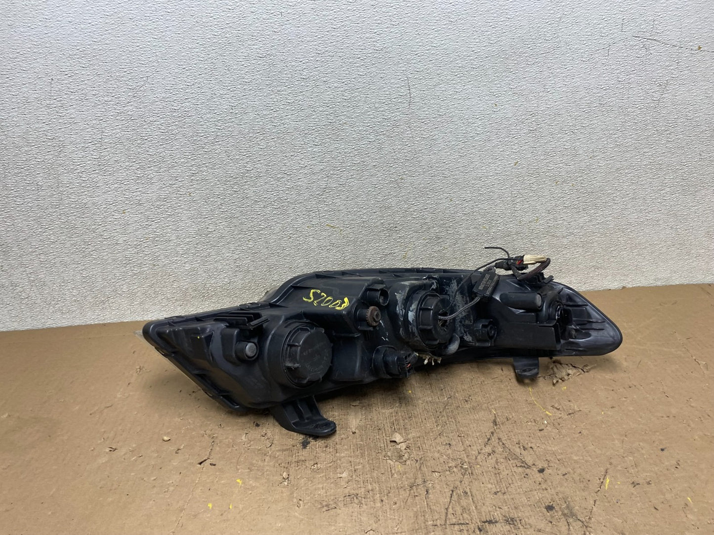 2010 to 2013 Kia Forte Koup Left Driver LH Halogen Headlight OEM S2003 DW8