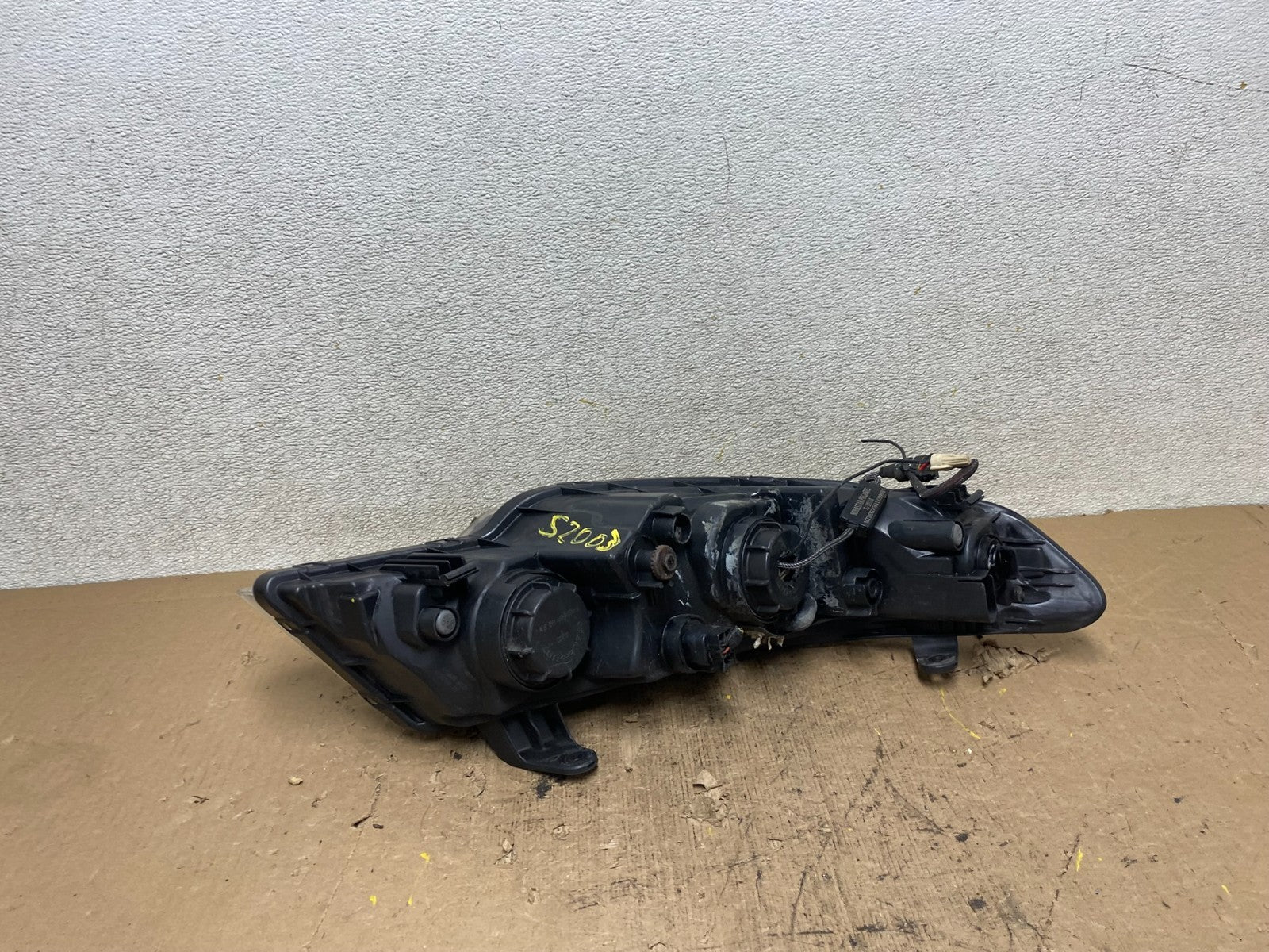 2010 to 2013 Kia Forte Koup Left Driver LH Halogen Headlight OEM S2003 DW8