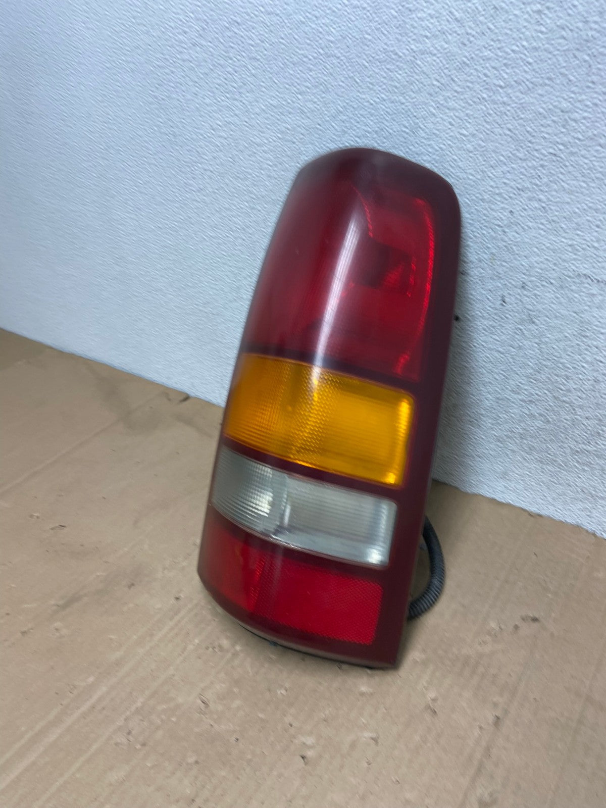 1999-2002 Chevrolet Silverado 1500 Right Passenger Side Tail Light AE9132 LK1