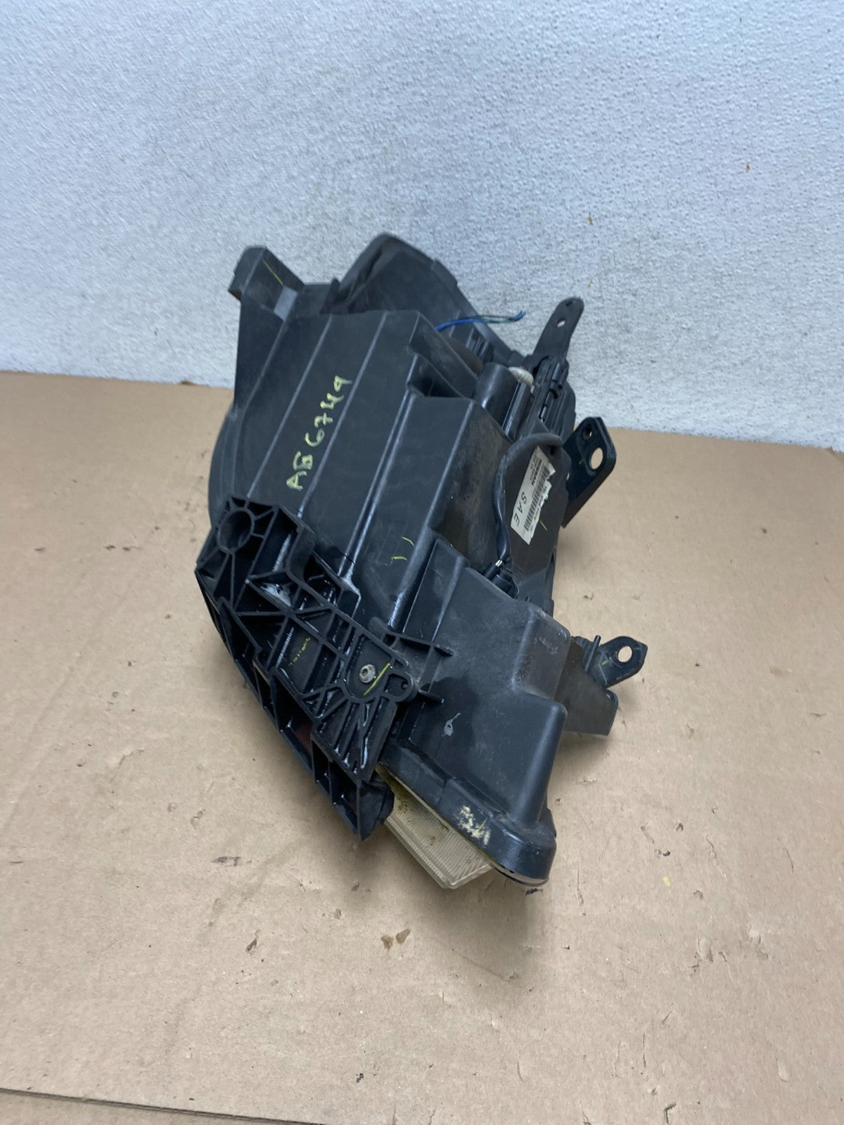2008 to 2012 Nissan Versa Headlight Halogen Left Driver Lh Side AG6749 DW7
