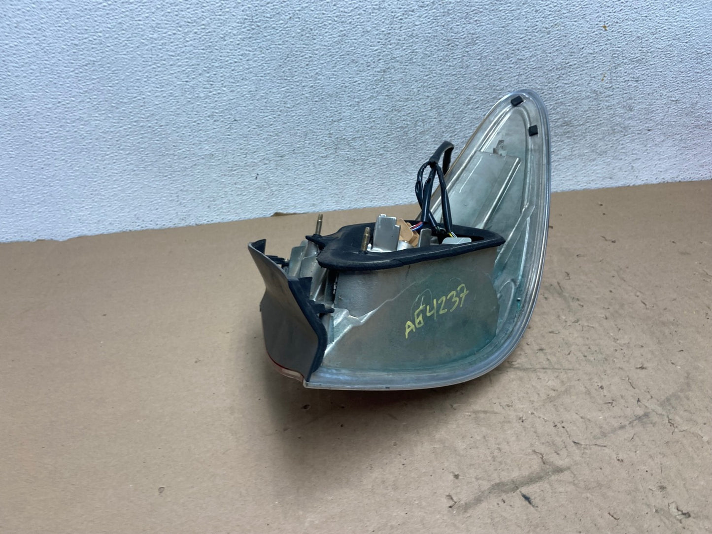 2005 - 2006 Lexus ES330 Left Driver LH Side Tail Light AG4237 LK5