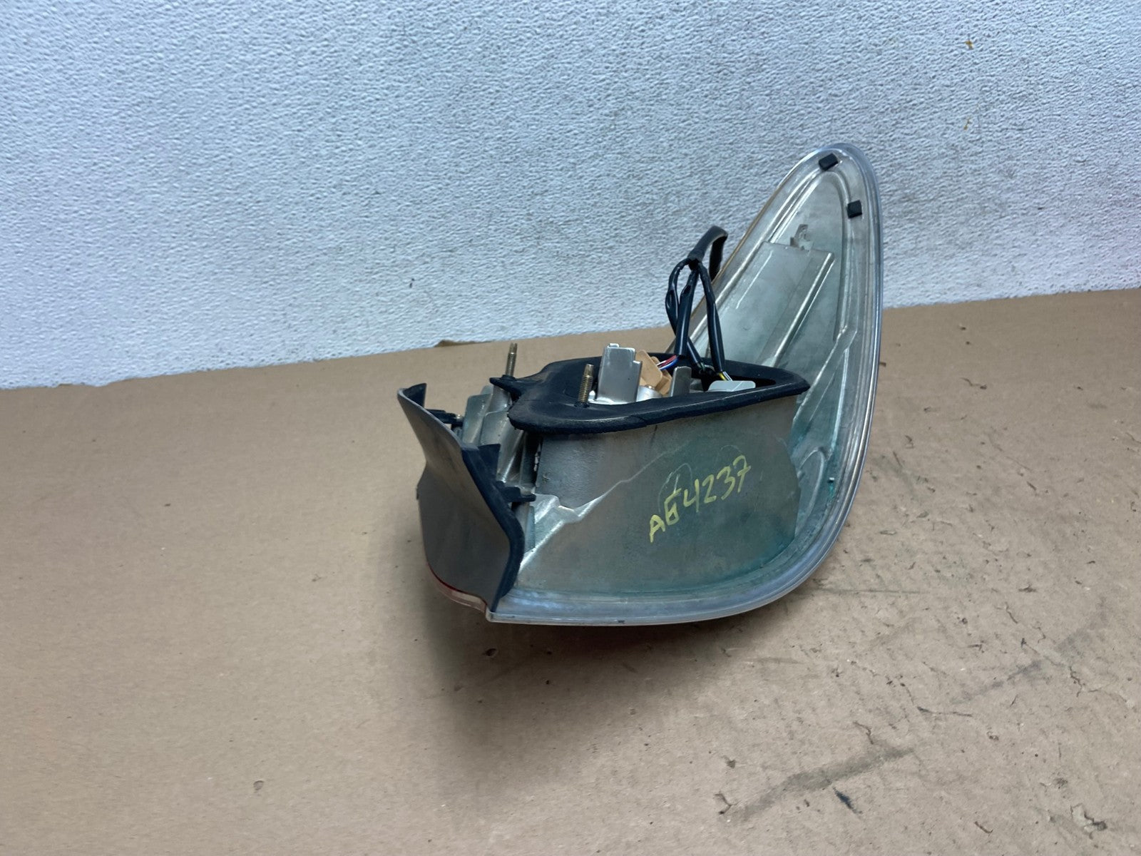 2005 - 2006 Lexus ES330 Left Driver LH Side Tail Light AG4237 LK5