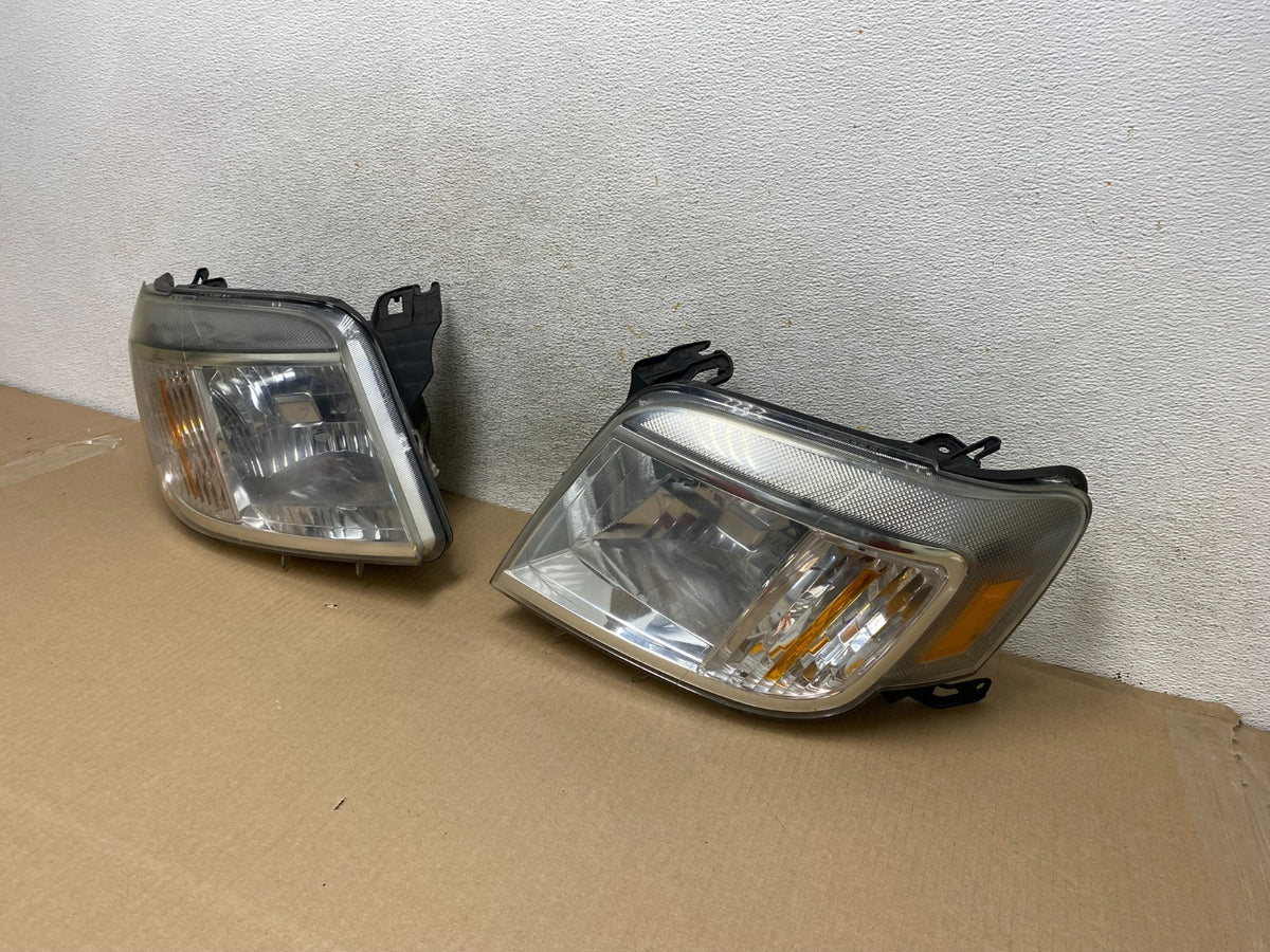 2008 to 2011 Mercury Mariner Left+Right Side Halogen Headlights AH4346 DW2