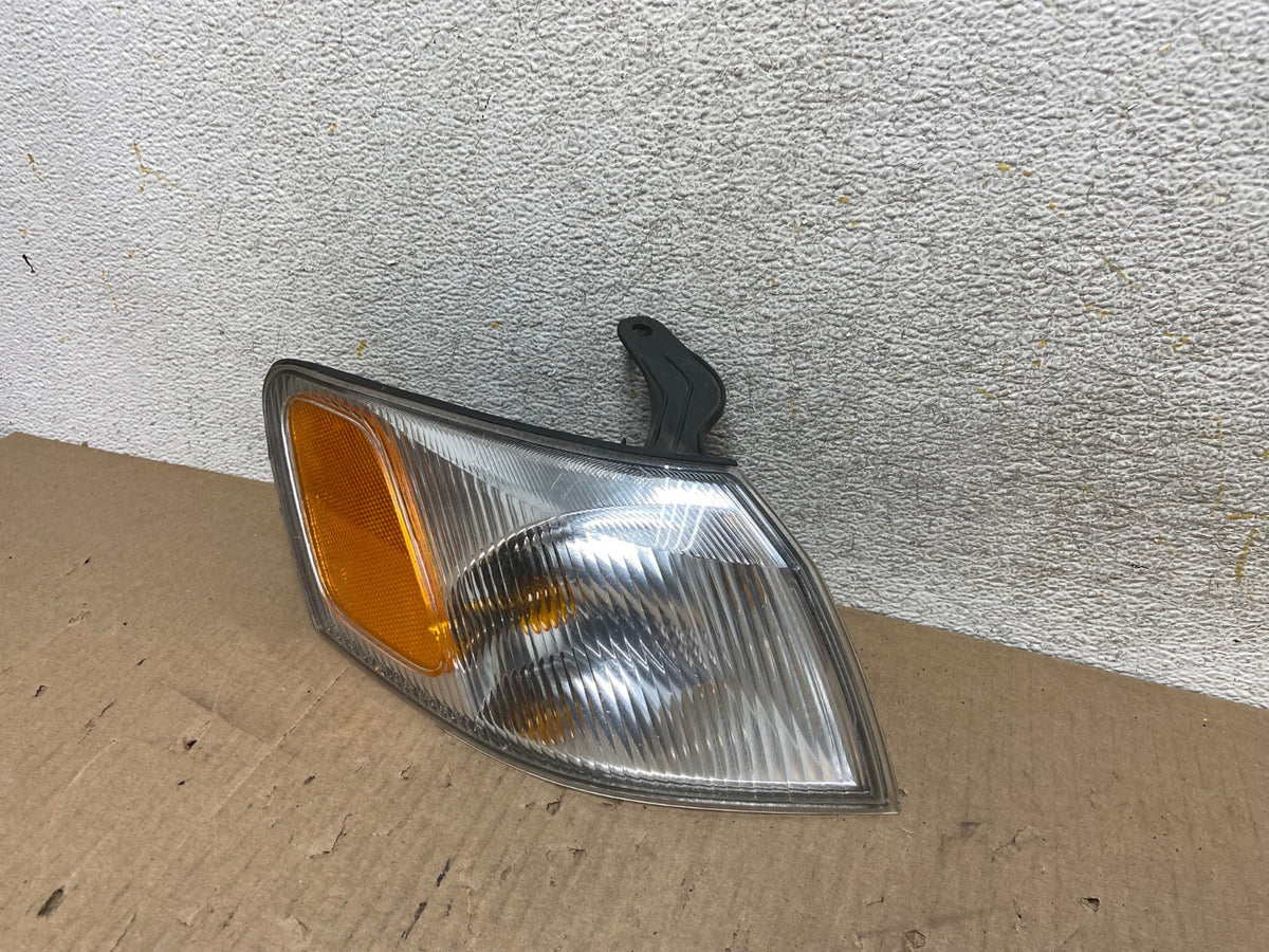 1997 1998 1999 Toyota Camry Right Passenger RH Turn Signal AH5905 LK2
