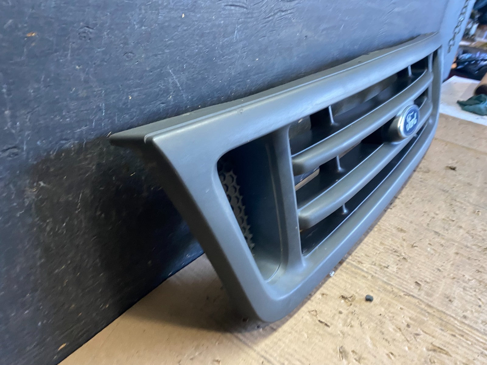 2003 to 2007 Ford Econoline E150 E250 E350 Front Grille Grille OEM S9571 DG2