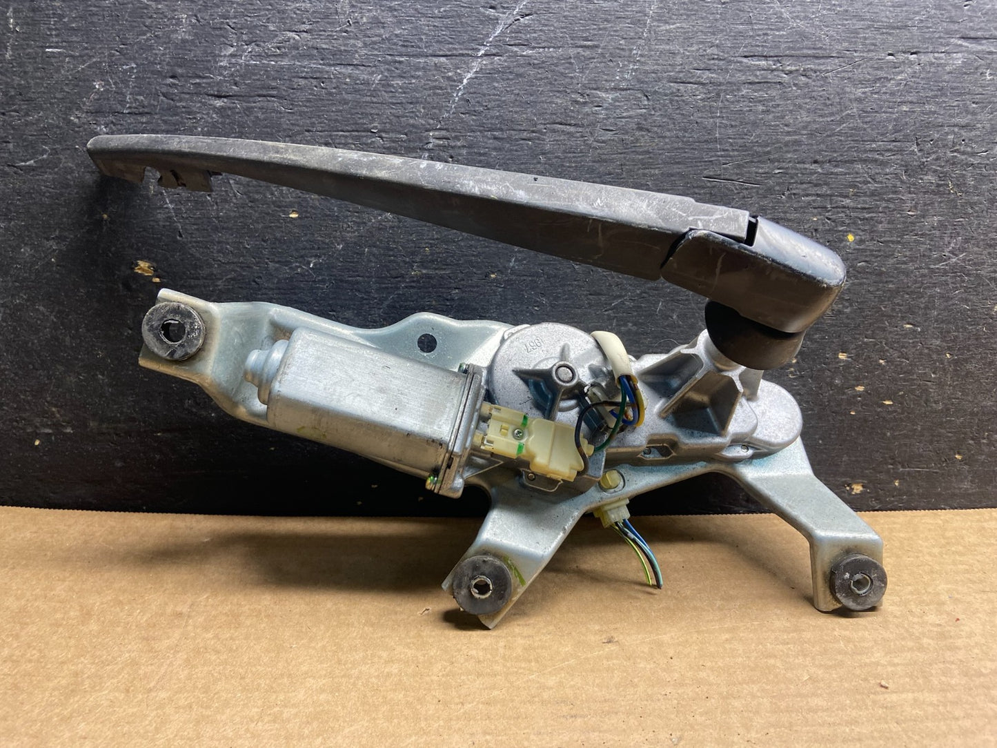 2005 to 2009 Subaru Legacy Outback Rear Windshield Wiper Motor AA06530
