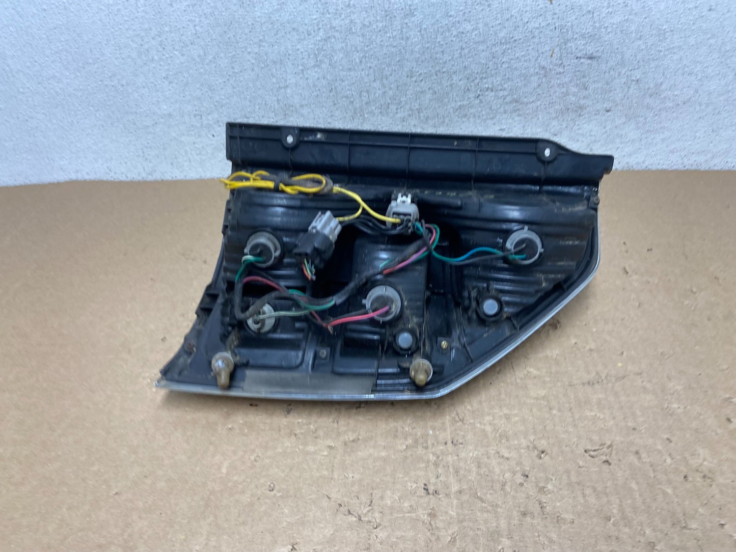 2000 2001 2002 2003 Mitsubishi Pajero Left Driver Side Tail Light AF7962 GD5