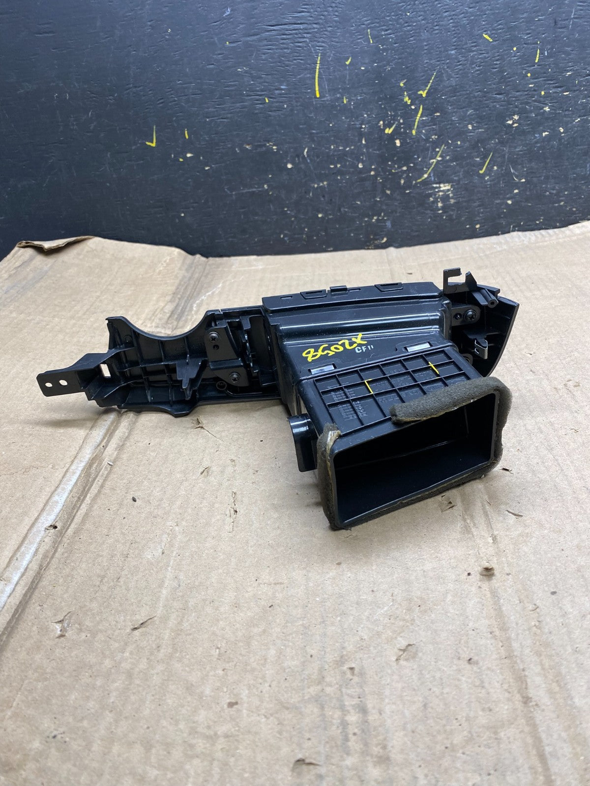 2006-2012 Kia Sedona Front Left Driver Center Dash AC Air Vent Grille OEM X20583