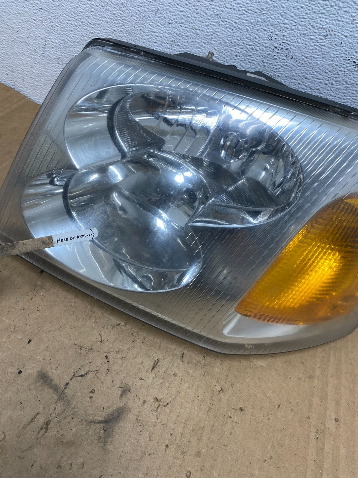 2002 to 2009 Gmc Envoy Left Driver Lh Side Headlight Halogen AD2809 DW4