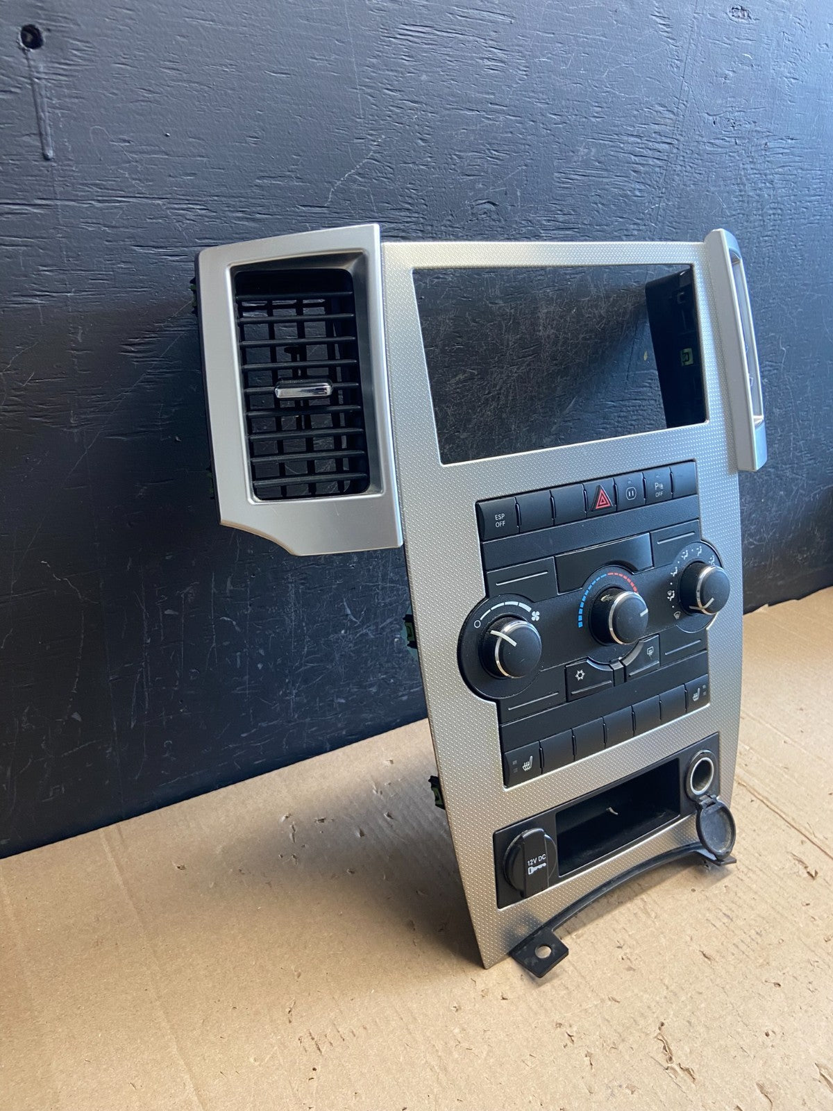 2008 2009 2010 Jeep Commander Grand Cherokee A/C Climate Control Bezel AE3924 DG3