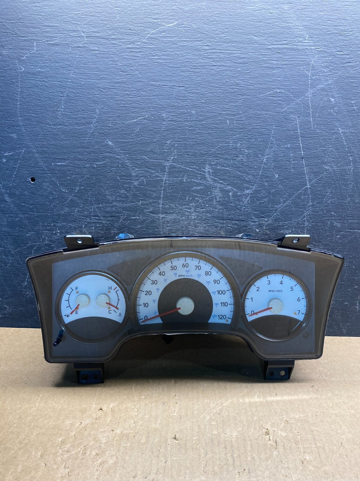 2005 Dodge Dakota Speedometer Instrument Cluster Gauge AG7427 DG0