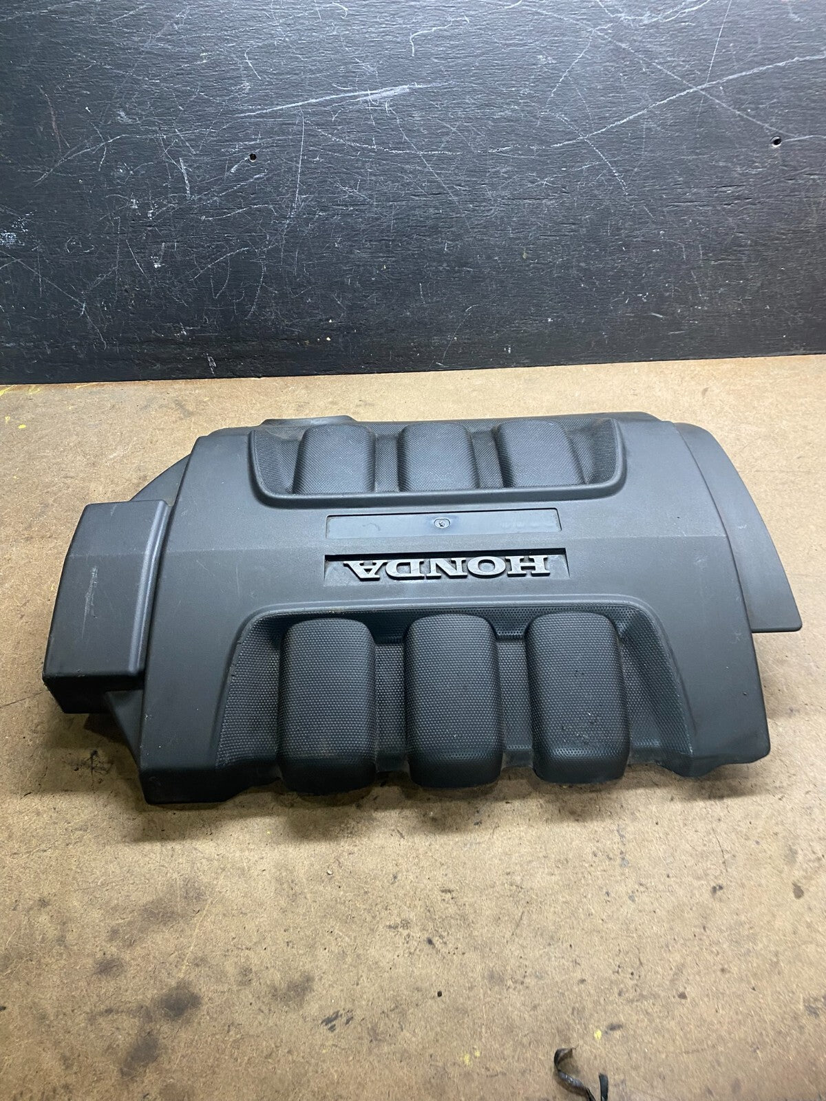 2005 to 2007 Honda Odyssey Black Engine Cover OEM N0359 DG1