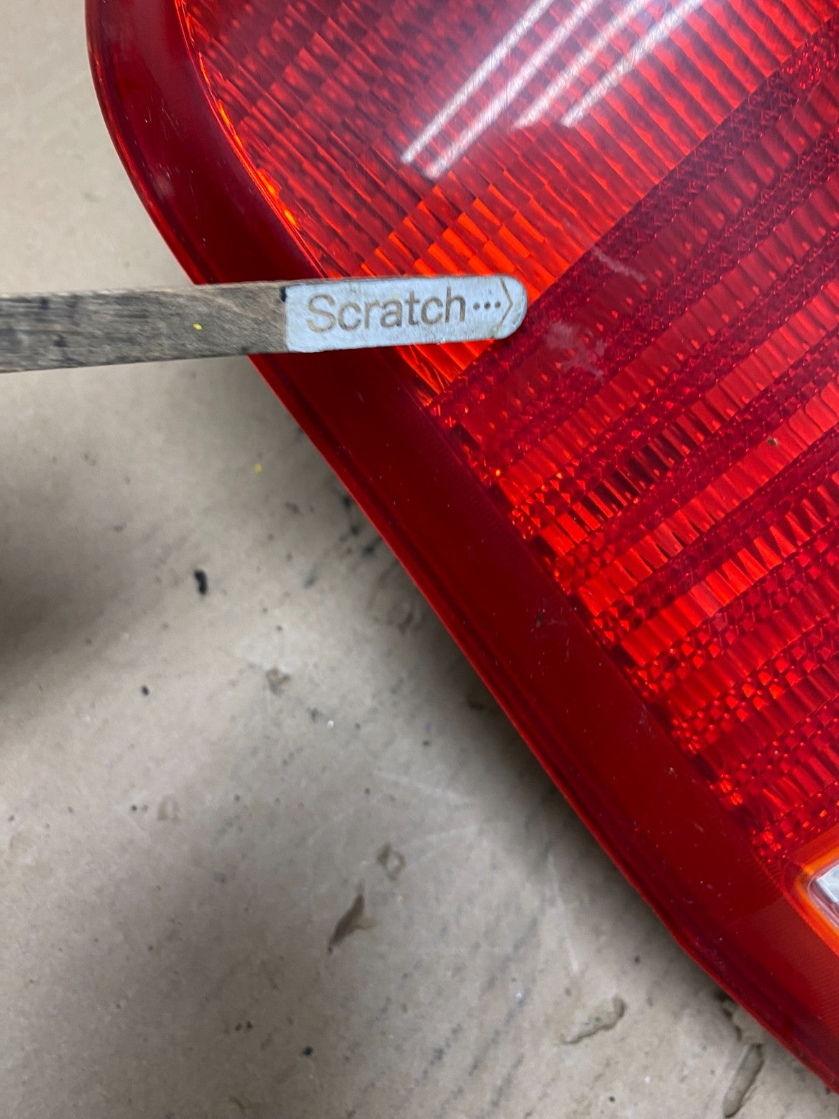 2002 Kia Sedona Left Driver LH Side Tail Light Oem R8199 DG3