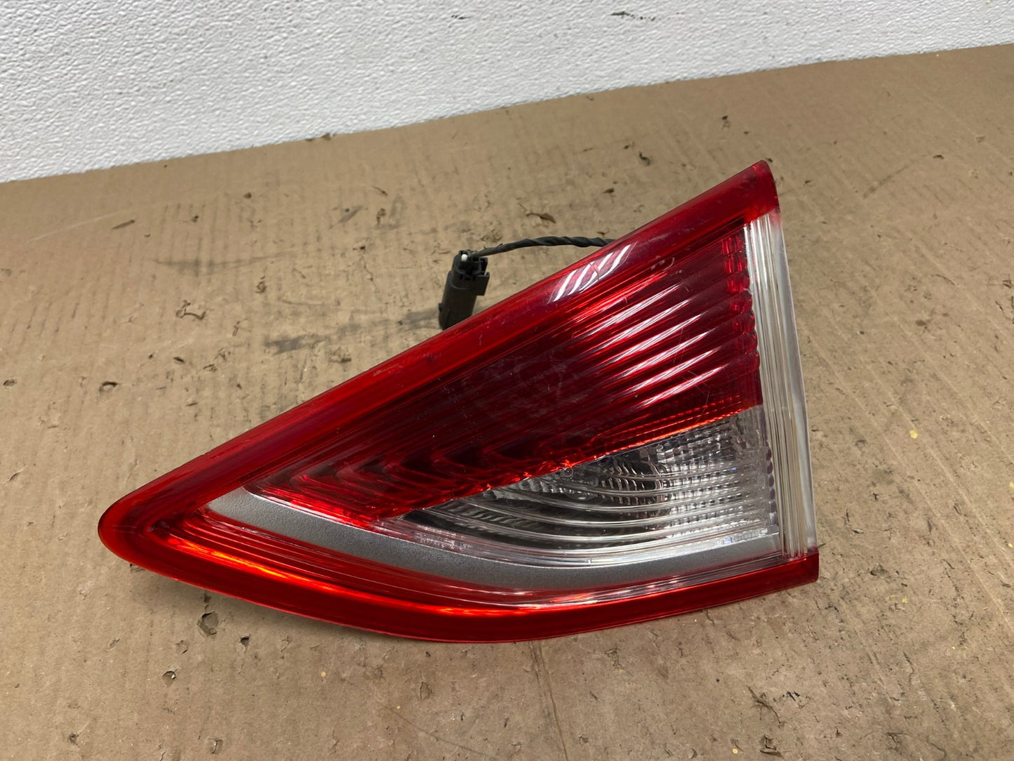 2013 to 2016 Ford Escape Right Passenger RH Side Inner Tail Light OEM AC0113 Lk1