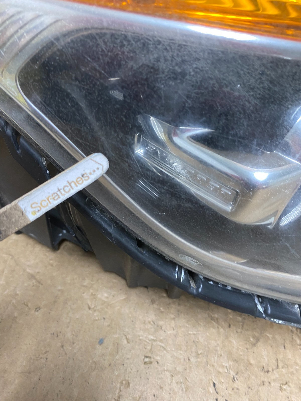2011 to 2015 Ford Explorer Right Passenger Xenon Headlight AI3606 DW3