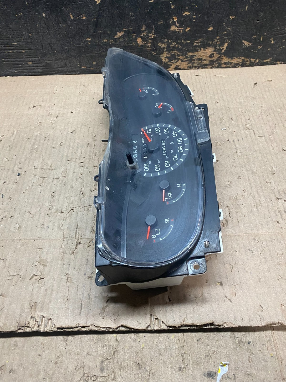 1999 to 2000 Ford E150 E250 E350 VAN Gauge Speedometer Cluster x8091 DG2
