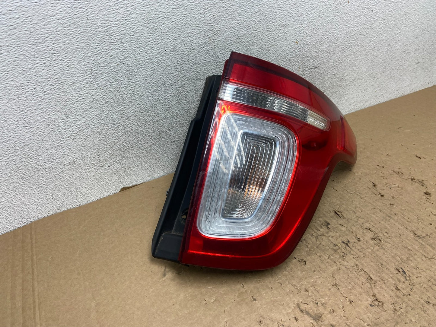 2011-2015 Ford Explorer Right Passenger Side Tail light AF8443 DW2