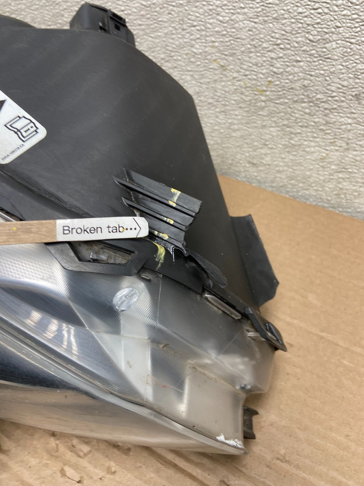 2013 - 2016 Ford Escape Headlight Right Passenger RH Side Xenon HID AB1094 DW6