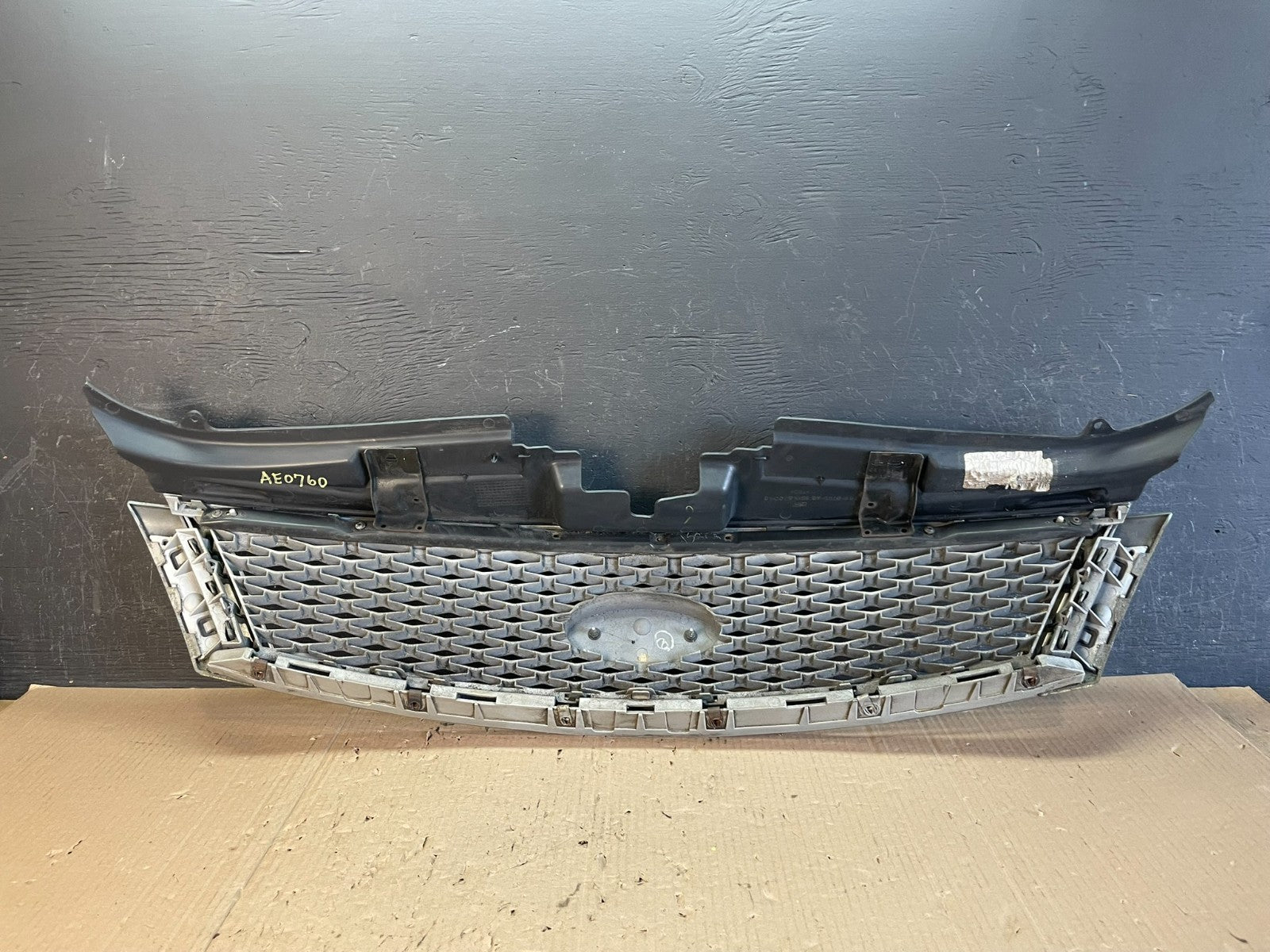 2005 2006 2007 Ford Five Hundred Front Upper Grill Grille Logo Emblem AE0760 DG3