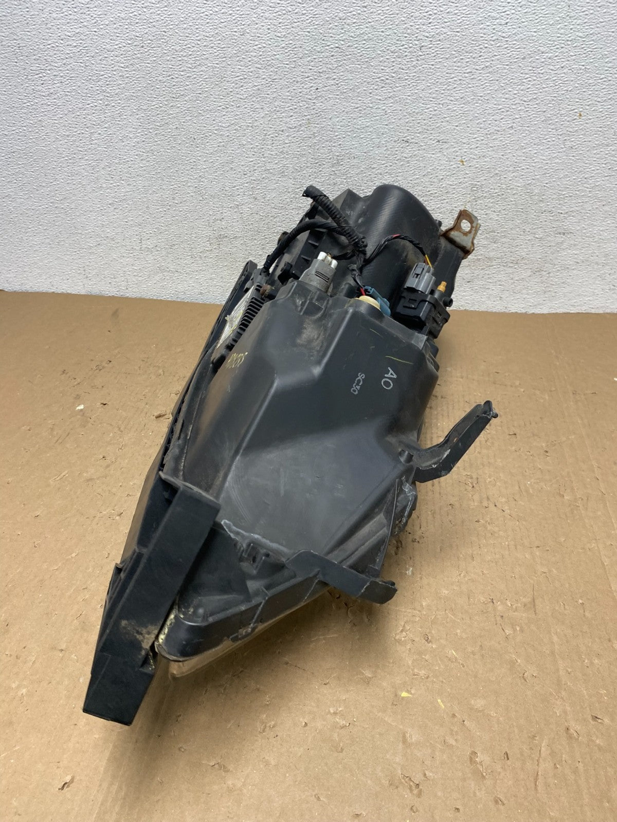 2005 to 2008 Acura RL Left Driver LH Side XENON HID Headlight AD8235 DW5