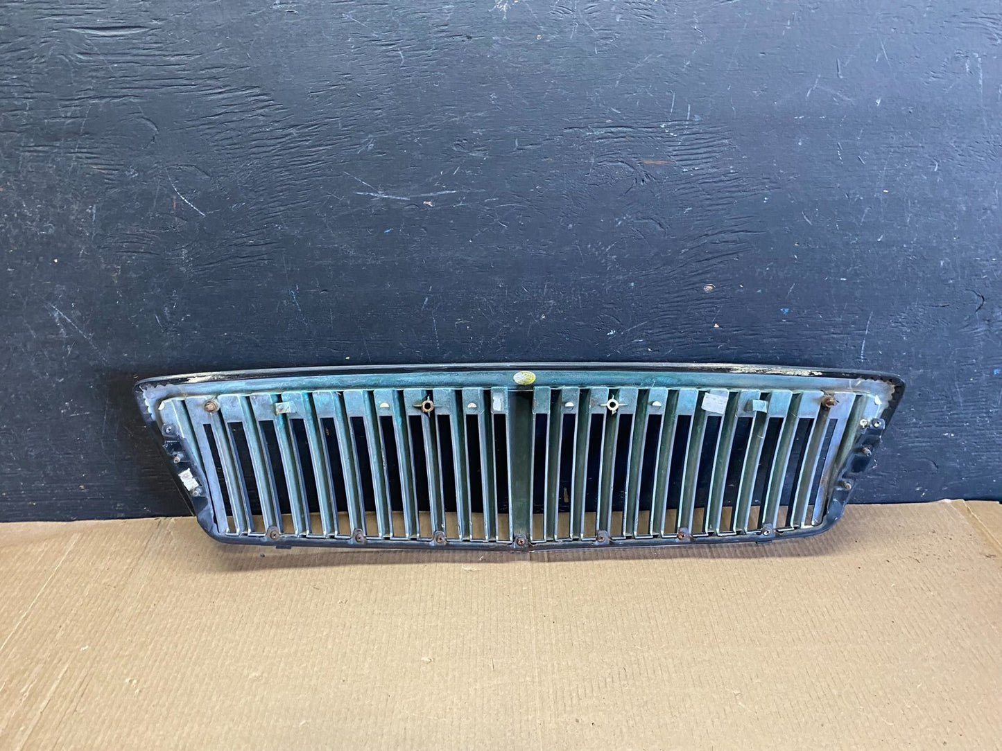 2002 to 2005 Hyundai XG350 Front Upper Grill Grille W/Emblem N5802 DG6