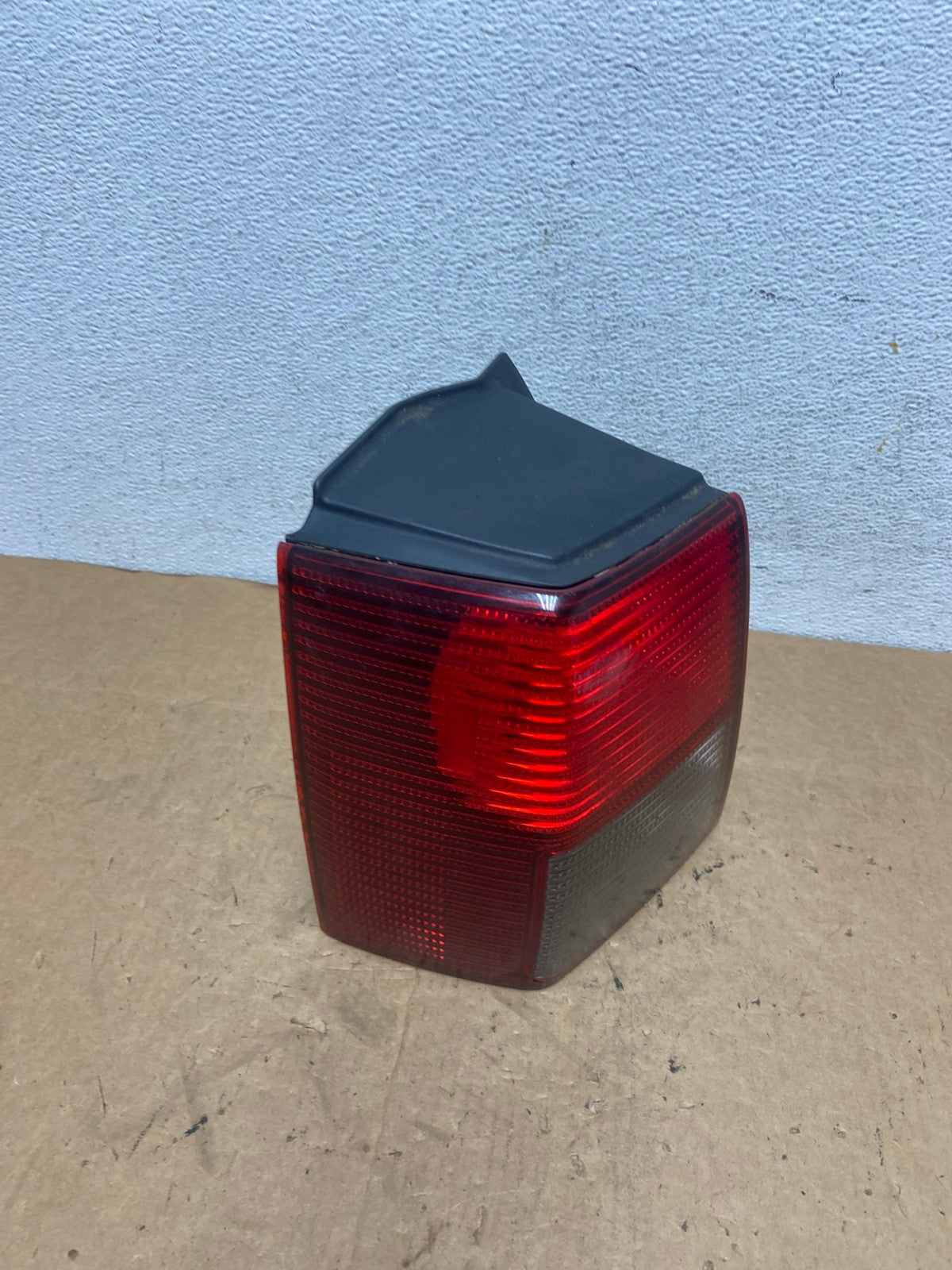 2006-2010 Mitsubishi Endeavor Left Driver Lh Tail Light AD5147 LK2