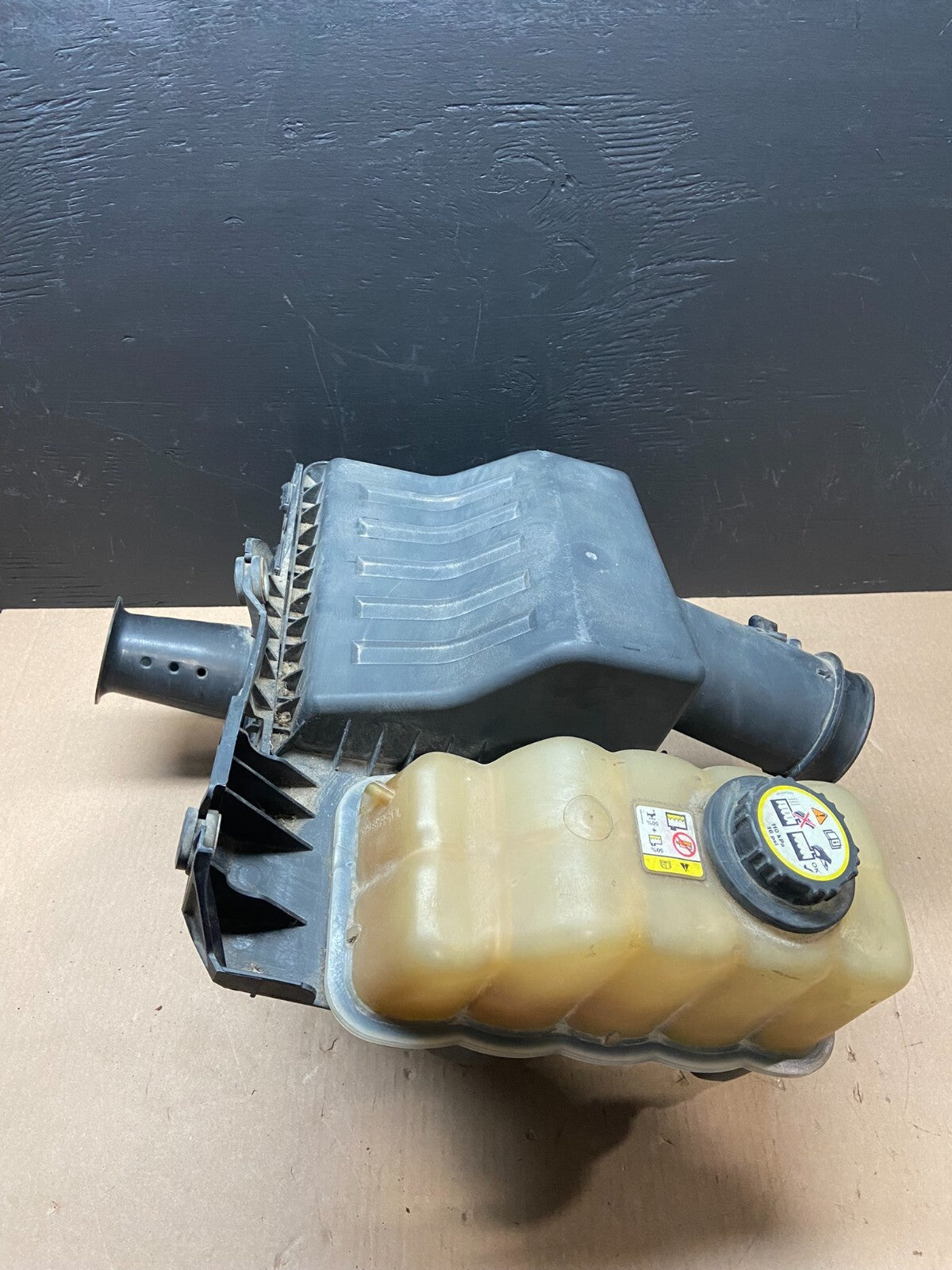 2007 to 2014 Ford Expedition Air Intake Cleaner Box Coolant Bottle D4995 DG12